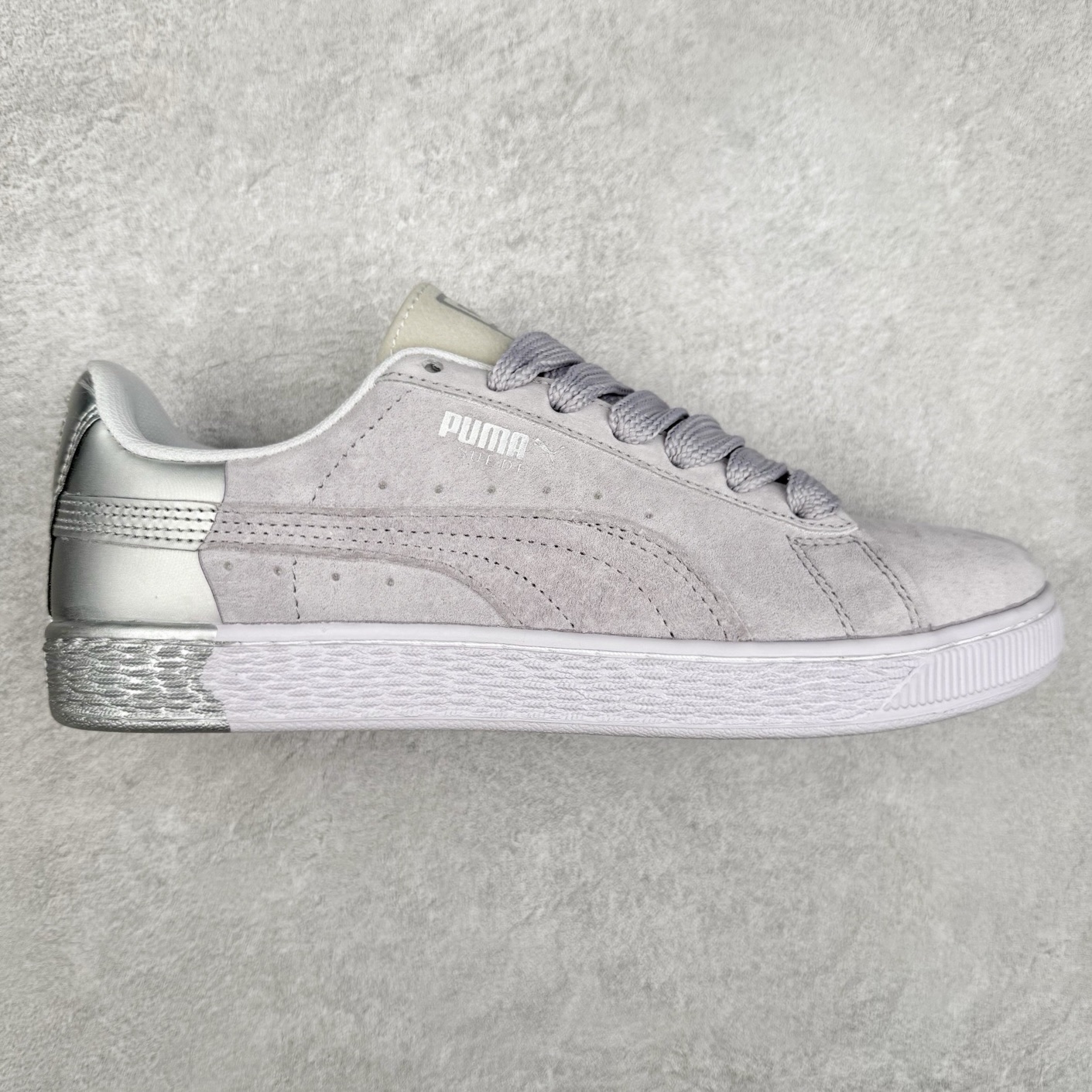 ＃特价福利 PUMA Basket Suede 彪马皮面复古板鞋 原装渠道版本 诠释最高工艺 夏季新款官方原盒原标 代购充正专供头层皮海玻璃鞋垫搭配后跟PUMA logo烫金 让陈旧的款式重获新生 尺码：35.5 36 37 37.5 38 38.5 39 40 40.5 41 42 42.5 43 44 44.5 45-选品中心