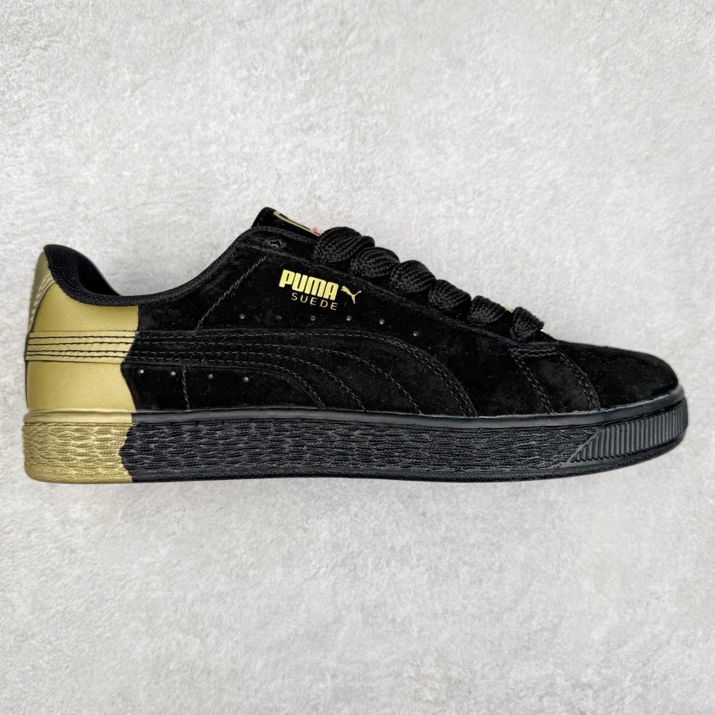 #特价福利 PUMA Basket Suede 彪马皮面复古板鞋 原装渠道版本 诠释最高工艺 夏季新款官方原盒原标 代购充正专供头层皮海玻璃鞋垫搭配后跟PUMA logo烫金 让陈旧的款式重获新生 尺码:35.5 36 37 37.5 38 38.5 39 40 40.5 41 42 42.5 43 44 44.5 45-选品中心