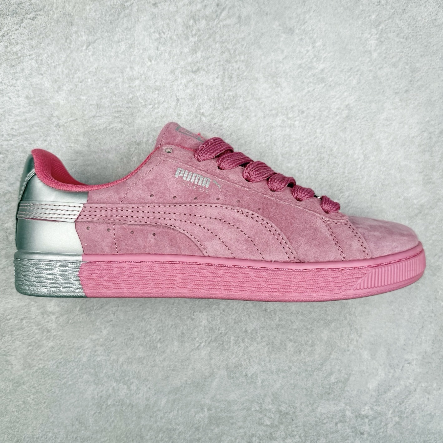 ＃特价福利 PUMA Basket Suede 彪马皮面复古板鞋 原装渠道版本 诠释最高工艺 夏季新款官方原盒原标 代购充正专供头层皮海玻璃鞋垫搭配后跟PUMA logo烫金 让陈旧的款式重获新生 尺码：35.5 36 37 37.5 38 38.5 39 40 40.5 41 42 42.5 43 44 44.5 45-选品中心