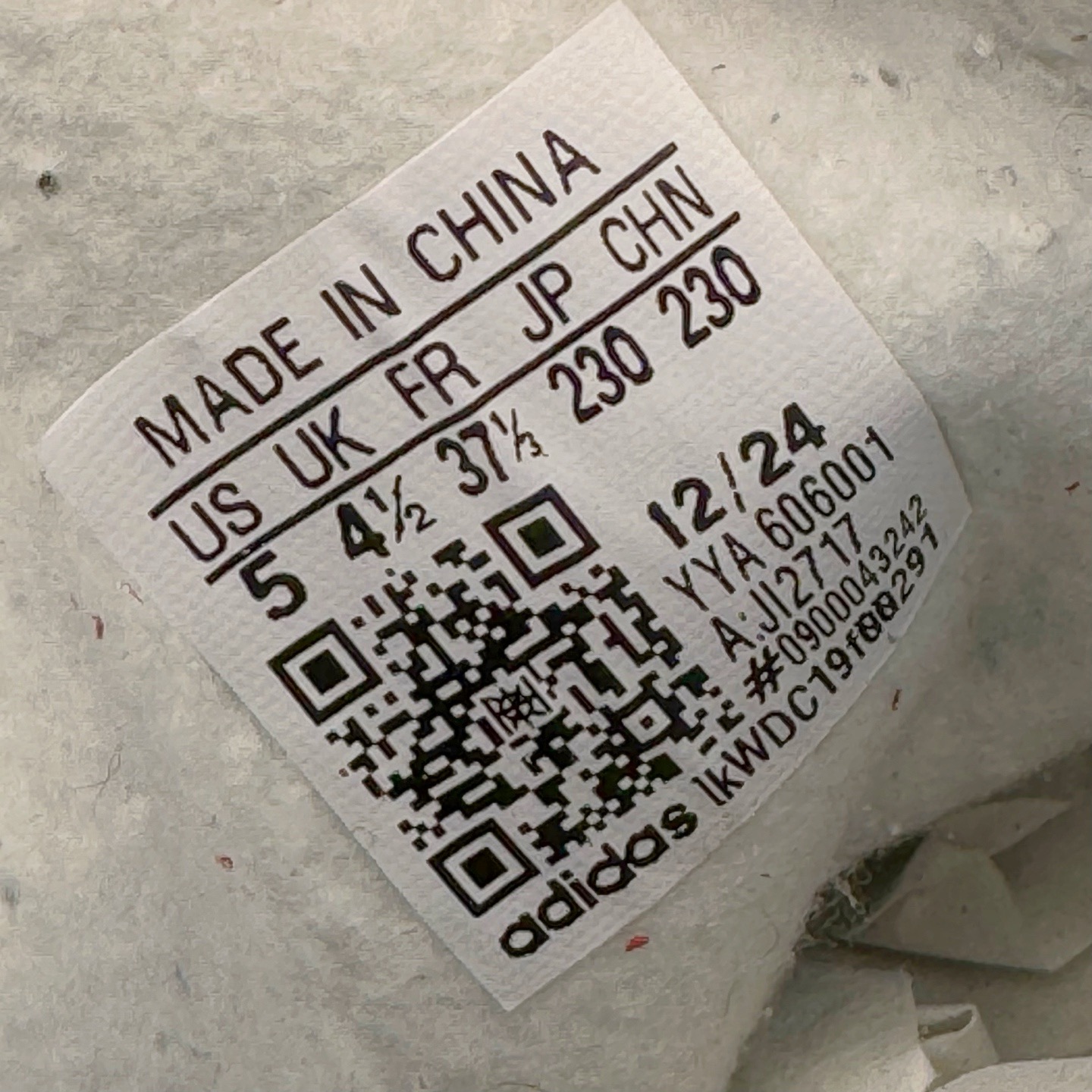 图片[10]-＃KZ神版 AD Original Gazelle Indoor Trainers 瞪羚室内鞋系列低帮复古百搭休闲运动德训风板鞋 JI2717 独家前帮工艺加持 全套原纸板楦头开发 每道工序同步公司流程 确保原汁原味 完美呈现原鞋版型 原厂高频磨具加持 精准内部资源对接 Logo字体百分百还原 原厂特供纳米纤维板 区别市面劣质纸板中底 原厂海玻璃鞋垫 中置乳胶足弓支撑垫 正确3/2横条宽版背胶 一比一鞋头弧度高度鞋身弧度 烫金亮度高频深浅同步原鞋 独家私模最大47.5 半透明橡胶大底 原厂定制长毛翻毛皮组合环保纤维革鞋面 原厂港宝加持定型后跟R度完美 原厂高频磨具加持 Logo字体 凹凸明显 轮廓分明 描漆定位精准 三道杠为尖角45°锯齿状 高频立体感很强 区别圆形锯齿 已最大程度还原公司 欢迎对比 将复古进行到底 简约流畅 三十年不变经典 这款Gazelle运动鞋 无论面料、配色、质感或设计 都只在重现其1991年原款的经典 皮革鞋面 撞色三条纹和鞋跟标的设计 力求呈现90年代的经典复古风潮 Samba火热的同时 也带动了其它的复古鞋型 Gazelle便是其中一只 Gazelle Indoor拥有包边更宽的T字型鞋头 更好的保护运动员的前掌 浓浓的复古氛围感 非常适合现在流行的Cleanfit风格 尺码：35.5 36 36.5 37 38 38.5 39 40 40.5 41 42 42.5 43 44-选品中心