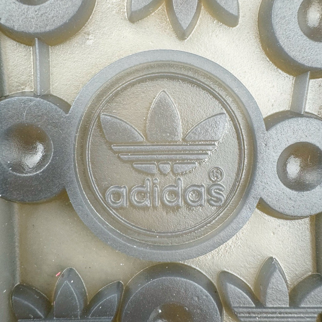 图片[21]-＃KZ神版 AD Original Gazelle Indoor Trainers 瞪羚室内鞋系列低帮复古百搭休闲运动德训风板鞋 II0013 独家前帮工艺加持 全套原纸板楦头开发 每道工序同步公司流程 确保原汁原味 完美呈现原鞋版型 原厂高频磨具加持 精准内部资源对接 Logo字体百分百还原 原厂特供纳米纤维板 区别市面劣质纸板中底 原厂海玻璃鞋垫 中置乳胶足弓支撑垫 正确3/2横条宽版背胶 一比一鞋头弧度高度鞋身弧度 烫金亮度高频深浅同步原鞋 独家私模最大47.5 半透明橡胶大底 原厂定制长毛翻毛皮组合环保纤维革鞋面 原厂港宝加持定型后跟R度完美 原厂高频磨具加持 Logo字体 凹凸明显 轮廓分明 描漆定位精准 三道杠为尖角45°锯齿状 高频立体感很强 区别圆形锯齿 已最大程度还原公司 欢迎对比 将复古进行到底 简约流畅 三十年不变经典 这款Gazelle运动鞋 无论面料、配色、质感或设计 都只在重现其1991年原款的经典 皮革鞋面 撞色三条纹和鞋跟标的设计 力求呈现90年代的经典复古风潮 Samba火热的同时 也带动了其它的复古鞋型 Gazelle便是其中一只 Gazelle Indoor拥有包边更宽的T字型鞋头 更好的保护运动员的前掌 浓浓的复古氛围感 非常适合现在流行的Cleanfit风格 尺码：35.5 36 36.5 37 38 38.5 39 40 40.5 41 42 42.5 43 44-选品中心