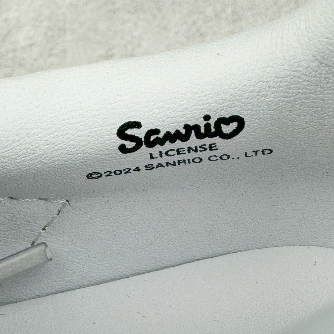 图片[11]-＃KZ神版 AD Original Gazelle Indoor Trainers 瞪羚室内鞋系列低帮复古百搭休闲运动德训风板鞋 II0013 独家前帮工艺加持 全套原纸板楦头开发 每道工序同步公司流程 确保原汁原味 完美呈现原鞋版型 原厂高频磨具加持 精准内部资源对接 Logo字体百分百还原 原厂特供纳米纤维板 区别市面劣质纸板中底 原厂海玻璃鞋垫 中置乳胶足弓支撑垫 正确3/2横条宽版背胶 一比一鞋头弧度高度鞋身弧度 烫金亮度高频深浅同步原鞋 独家私模最大47.5 半透明橡胶大底 原厂定制长毛翻毛皮组合环保纤维革鞋面 原厂港宝加持定型后跟R度完美 原厂高频磨具加持 Logo字体 凹凸明显 轮廓分明 描漆定位精准 三道杠为尖角45°锯齿状 高频立体感很强 区别圆形锯齿 已最大程度还原公司 欢迎对比 将复古进行到底 简约流畅 三十年不变经典 这款Gazelle运动鞋 无论面料、配色、质感或设计 都只在重现其1991年原款的经典 皮革鞋面 撞色三条纹和鞋跟标的设计 力求呈现90年代的经典复古风潮 Samba火热的同时 也带动了其它的复古鞋型 Gazelle便是其中一只 Gazelle Indoor拥有包边更宽的T字型鞋头 更好的保护运动员的前掌 浓浓的复古氛围感 非常适合现在流行的Cleanfit风格 尺码：35.5 36 36.5 37 38 38.5 39 40 40.5 41 42 42.5 43 44-选品中心