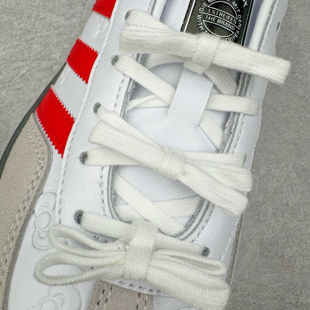 图片[13]-＃KZ神版 AD Original Gazelle Indoor Trainers 瞪羚室内鞋系列低帮复古百搭休闲运动德训风板鞋 II0013 独家前帮工艺加持 全套原纸板楦头开发 每道工序同步公司流程 确保原汁原味 完美呈现原鞋版型 原厂高频磨具加持 精准内部资源对接 Logo字体百分百还原 原厂特供纳米纤维板 区别市面劣质纸板中底 原厂海玻璃鞋垫 中置乳胶足弓支撑垫 正确3/2横条宽版背胶 一比一鞋头弧度高度鞋身弧度 烫金亮度高频深浅同步原鞋 独家私模最大47.5 半透明橡胶大底 原厂定制长毛翻毛皮组合环保纤维革鞋面 原厂港宝加持定型后跟R度完美 原厂高频磨具加持 Logo字体 凹凸明显 轮廓分明 描漆定位精准 三道杠为尖角45°锯齿状 高频立体感很强 区别圆形锯齿 已最大程度还原公司 欢迎对比 将复古进行到底 简约流畅 三十年不变经典 这款Gazelle运动鞋 无论面料、配色、质感或设计 都只在重现其1991年原款的经典 皮革鞋面 撞色三条纹和鞋跟标的设计 力求呈现90年代的经典复古风潮 Samba火热的同时 也带动了其它的复古鞋型 Gazelle便是其中一只 Gazelle Indoor拥有包边更宽的T字型鞋头 更好的保护运动员的前掌 浓浓的复古氛围感 非常适合现在流行的Cleanfit风格 尺码：35.5 36 36.5 37 38 38.5 39 40 40.5 41 42 42.5 43 44-选品中心