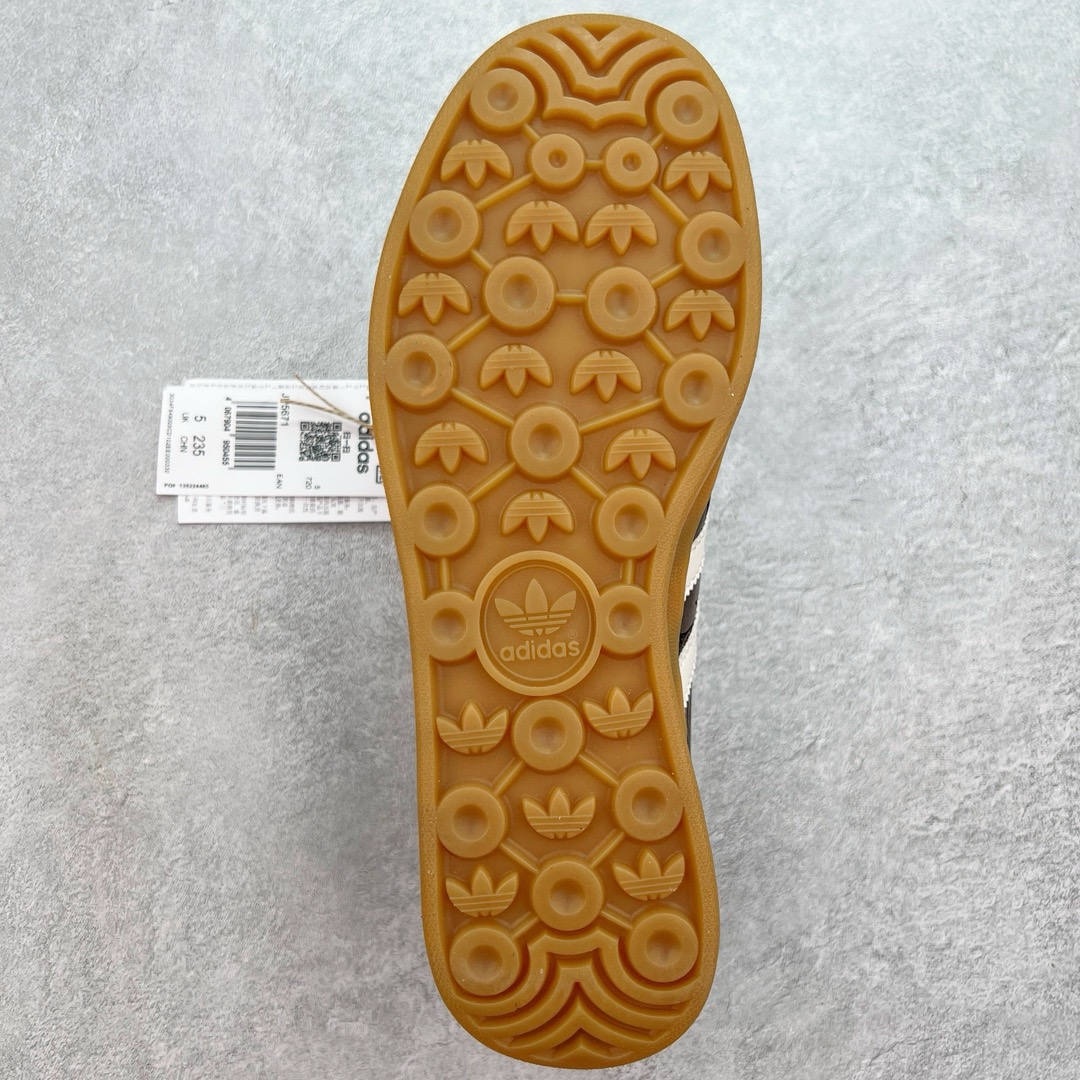 图片[9]-＃KZ神版 AD Original Gazelle Indoor Trainers 瞪羚室内鞋系列低帮复古百搭休闲运动德训风板鞋 JP5671 独家前帮工艺加持 全套原纸板楦头开发 每道工序同步公司流程 确保原汁原味 完美呈现原鞋版型 原厂高频磨具加持 精准内部资源对接 Logo字体百分百还原 原厂特供纳米纤维板 区别市面劣质纸板中底 原厂海玻璃鞋垫 中置乳胶足弓支撑垫 正确3/2横条宽版背胶 一比一鞋头弧度高度鞋身弧度 烫金亮度高频深浅同步原鞋 独家私模最大47.5 半透明橡胶大底 原厂定制长毛翻毛皮组合环保纤维革鞋面 原厂港宝加持定型后跟R度完美 原厂高频磨具加持 Logo字体 凹凸明显 轮廓分明 描漆定位精准 三道杠为尖角45°锯齿状 高频立体感很强 区别圆形锯齿 已最大程度还原公司 欢迎对比 将复古进行到底 简约流畅 三十年不变经典 这款Gazelle运动鞋 无论面料、配色、质感或设计 都只在重现其1991年原款的经典 皮革鞋面 撞色三条纹和鞋跟标的设计 力求呈现90年代的经典复古风潮 Samba火热的同时 也带动了其它的复古鞋型 Gazelle便是其中一只 Gazelle Indoor拥有包边更宽的T字型鞋头 更好的保护运动员的前掌 浓浓的复古氛围感 非常适合现在流行的Cleanfit风格 尺码：35.5 36 36.5 37 38 38.5 39 40 40.5 41 42 42.5 43 44-选品中心