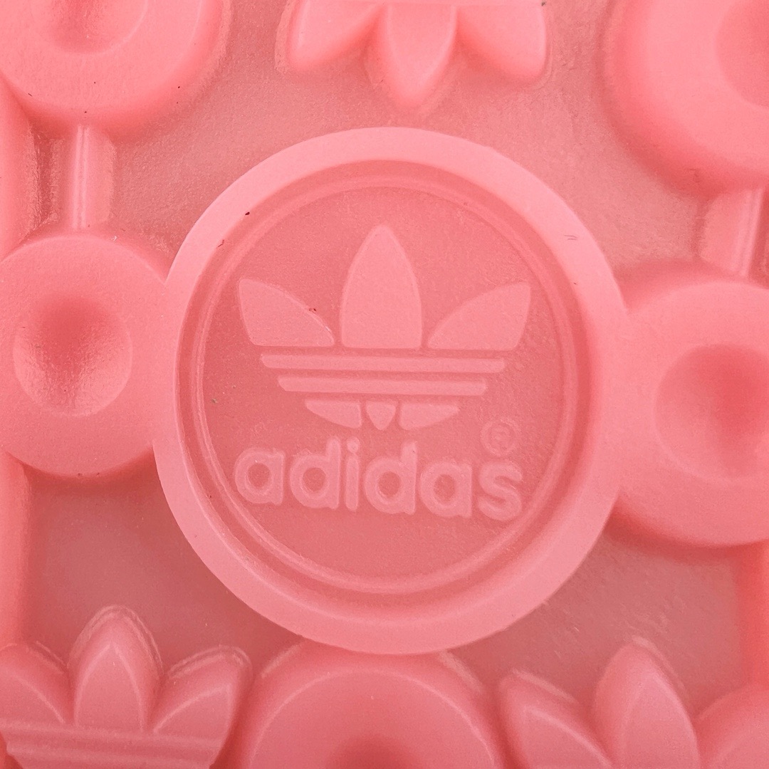 图片[20]-＃KZ神版 AD Original Gazelle Indoor Trainers 瞪羚室内鞋系列低帮复古百搭休闲运动德训风板鞋 IG6782 独家前帮工艺加持 全套原纸板楦头开发 每道工序同步公司流程 确保原汁原味 完美呈现原鞋版型 原厂高频磨具加持 精准内部资源对接 Logo字体百分百还原 原厂特供纳米纤维板 区别市面劣质纸板中底 原厂海玻璃鞋垫 中置乳胶足弓支撑垫 正确3/2横条宽版背胶 一比一鞋头弧度高度鞋身弧度 烫金亮度高频深浅同步原鞋 独家私模最大47.5 半透明橡胶大底 原厂定制长毛翻毛皮组合环保纤维革鞋面 原厂港宝加持定型后跟R度完美 原厂高频磨具加持 Logo字体 凹凸明显 轮廓分明 描漆定位精准 三道杠为尖角45°锯齿状 高频立体感很强 区别圆形锯齿 已最大程度还原公司 欢迎对比 将复古进行到底 简约流畅 三十年不变经典 这款Gazelle运动鞋 无论面料、配色、质感或设计 都只在重现其1991年原款的经典 皮革鞋面 撞色三条纹和鞋跟标的设计 力求呈现90年代的经典复古风潮 Samba火热的同时 也带动了其它的复古鞋型 Gazelle便是其中一只 Gazelle Indoor拥有包边更宽的T字型鞋头 更好的保护运动员的前掌 浓浓的复古氛围感 非常适合现在流行的Cleanfit风格 尺码：35.5 36 36.5 37 38 38.5 39 40 40.5 41 42 42.5 43 44-选品中心