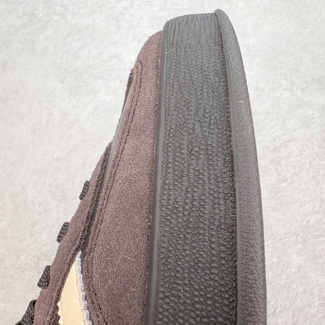 图片[14]-＃KZ神版 AD Original Gazelle Indoor Trainers 瞪羚室内鞋系列低帮复古百搭休闲运动德训风板鞋 IH0374 独家前帮工艺加持 全套原纸板楦头开发 每道工序同步公司流程 确保原汁原味 完美呈现原鞋版型 原厂高频磨具加持 精准内部资源对接 Logo字体百分百还原 原厂特供纳米纤维板 区别市面劣质纸板中底 原厂海玻璃鞋垫 中置乳胶足弓支撑垫 正确3/2横条宽版背胶 一比一鞋头弧度高度鞋身弧度 烫金亮度高频深浅同步原鞋 独家私模最大47.5 半透明橡胶大底 原厂定制长毛翻毛皮组合环保纤维革鞋面 原厂港宝加持定型后跟R度完美 原厂高频磨具加持 Logo字体 凹凸明显 轮廓分明 描漆定位精准 三道杠为尖角45°锯齿状 高频立体感很强 区别圆形锯齿 已最大程度还原公司 欢迎对比 将复古进行到底 简约流畅 三十年不变经典 这款Gazelle运动鞋 无论面料、配色、质感或设计 都只在重现其1991年原款的经典 皮革鞋面 撞色三条纹和鞋跟标的设计 力求呈现90年代的经典复古风潮 Samba火热的同时 也带动了其它的复古鞋型 Gazelle便是其中一只 Gazelle Indoor拥有包边更宽的T字型鞋头 更好的保护运动员的前掌 浓浓的复古氛围感 非常适合现在流行的Cleanfit风格 尺码：35.5 36 36.5 37 38 38.5 39 40 40.5 41 42 42.5 43 44-选品中心