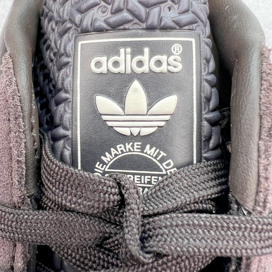 图片[12]-＃KZ神版 AD Original Gazelle Indoor Trainers 瞪羚室内鞋系列低帮复古百搭休闲运动德训风板鞋 IH0374 独家前帮工艺加持 全套原纸板楦头开发 每道工序同步公司流程 确保原汁原味 完美呈现原鞋版型 原厂高频磨具加持 精准内部资源对接 Logo字体百分百还原 原厂特供纳米纤维板 区别市面劣质纸板中底 原厂海玻璃鞋垫 中置乳胶足弓支撑垫 正确3/2横条宽版背胶 一比一鞋头弧度高度鞋身弧度 烫金亮度高频深浅同步原鞋 独家私模最大47.5 半透明橡胶大底 原厂定制长毛翻毛皮组合环保纤维革鞋面 原厂港宝加持定型后跟R度完美 原厂高频磨具加持 Logo字体 凹凸明显 轮廓分明 描漆定位精准 三道杠为尖角45°锯齿状 高频立体感很强 区别圆形锯齿 已最大程度还原公司 欢迎对比 将复古进行到底 简约流畅 三十年不变经典 这款Gazelle运动鞋 无论面料、配色、质感或设计 都只在重现其1991年原款的经典 皮革鞋面 撞色三条纹和鞋跟标的设计 力求呈现90年代的经典复古风潮 Samba火热的同时 也带动了其它的复古鞋型 Gazelle便是其中一只 Gazelle Indoor拥有包边更宽的T字型鞋头 更好的保护运动员的前掌 浓浓的复古氛围感 非常适合现在流行的Cleanfit风格 尺码：35.5 36 36.5 37 38 38.5 39 40 40.5 41 42 42.5 43 44-选品中心