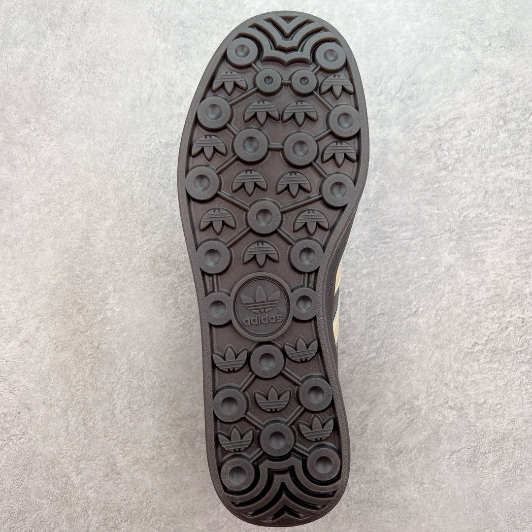 图片[9]-＃KZ神版 AD Original Gazelle Indoor Trainers 瞪羚室内鞋系列低帮复古百搭休闲运动德训风板鞋 IH0374 独家前帮工艺加持 全套原纸板楦头开发 每道工序同步公司流程 确保原汁原味 完美呈现原鞋版型 原厂高频磨具加持 精准内部资源对接 Logo字体百分百还原 原厂特供纳米纤维板 区别市面劣质纸板中底 原厂海玻璃鞋垫 中置乳胶足弓支撑垫 正确3/2横条宽版背胶 一比一鞋头弧度高度鞋身弧度 烫金亮度高频深浅同步原鞋 独家私模最大47.5 半透明橡胶大底 原厂定制长毛翻毛皮组合环保纤维革鞋面 原厂港宝加持定型后跟R度完美 原厂高频磨具加持 Logo字体 凹凸明显 轮廓分明 描漆定位精准 三道杠为尖角45°锯齿状 高频立体感很强 区别圆形锯齿 已最大程度还原公司 欢迎对比 将复古进行到底 简约流畅 三十年不变经典 这款Gazelle运动鞋 无论面料、配色、质感或设计 都只在重现其1991年原款的经典 皮革鞋面 撞色三条纹和鞋跟标的设计 力求呈现90年代的经典复古风潮 Samba火热的同时 也带动了其它的复古鞋型 Gazelle便是其中一只 Gazelle Indoor拥有包边更宽的T字型鞋头 更好的保护运动员的前掌 浓浓的复古氛围感 非常适合现在流行的Cleanfit风格 尺码：35.5 36 36.5 37 38 38.5 39 40 40.5 41 42 42.5 43 44-选品中心