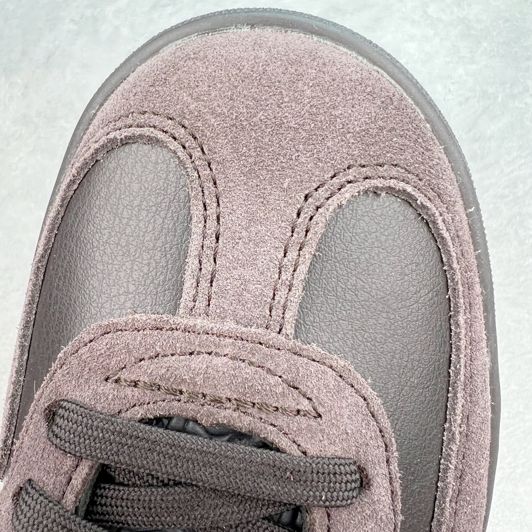 图片[13]-＃KZ神版 AD Original Gazelle Indoor Trainers 瞪羚室内鞋系列低帮复古百搭休闲运动德训风板鞋 IH0374 独家前帮工艺加持 全套原纸板楦头开发 每道工序同步公司流程 确保原汁原味 完美呈现原鞋版型 原厂高频磨具加持 精准内部资源对接 Logo字体百分百还原 原厂特供纳米纤维板 区别市面劣质纸板中底 原厂海玻璃鞋垫 中置乳胶足弓支撑垫 正确3/2横条宽版背胶 一比一鞋头弧度高度鞋身弧度 烫金亮度高频深浅同步原鞋 独家私模最大47.5 半透明橡胶大底 原厂定制长毛翻毛皮组合环保纤维革鞋面 原厂港宝加持定型后跟R度完美 原厂高频磨具加持 Logo字体 凹凸明显 轮廓分明 描漆定位精准 三道杠为尖角45°锯齿状 高频立体感很强 区别圆形锯齿 已最大程度还原公司 欢迎对比 将复古进行到底 简约流畅 三十年不变经典 这款Gazelle运动鞋 无论面料、配色、质感或设计 都只在重现其1991年原款的经典 皮革鞋面 撞色三条纹和鞋跟标的设计 力求呈现90年代的经典复古风潮 Samba火热的同时 也带动了其它的复古鞋型 Gazelle便是其中一只 Gazelle Indoor拥有包边更宽的T字型鞋头 更好的保护运动员的前掌 浓浓的复古氛围感 非常适合现在流行的Cleanfit风格 尺码：35.5 36 36.5 37 38 38.5 39 40 40.5 41 42 42.5 43 44-选品中心