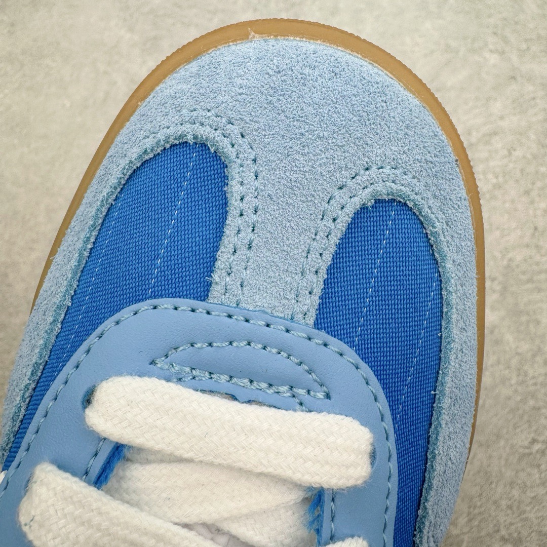 图片[13]-＃KZ神版 AD Original Gazelle Indoor Trainers 瞪羚室内鞋系列低帮复古百搭休闲运动德训风板鞋 IF9643 独家前帮工艺加持 全套原纸板楦头开发 每道工序同步公司流程 确保原汁原味 完美呈现原鞋版型 原厂高频磨具加持 精准内部资源对接 Logo字体百分百还原 原厂特供纳米纤维板 区别市面劣质纸板中底 原厂海玻璃鞋垫 中置乳胶足弓支撑垫 正确3/2横条宽版背胶 一比一鞋头弧度高度鞋身弧度 烫金亮度高频深浅同步原鞋 独家私模最大47.5 半透明橡胶大底 原厂定制长毛翻毛皮组合环保纤维革鞋面 原厂港宝加持定型后跟R度完美 原厂高频磨具加持 Logo字体 凹凸明显 轮廓分明 描漆定位精准 三道杠为尖角45°锯齿状 高频立体感很强 区别圆形锯齿 已最大程度还原公司 欢迎对比 将复古进行到底 简约流畅 三十年不变经典 这款Gazelle运动鞋 无论面料、配色、质感或设计 都只在重现其1991年原款的经典 皮革鞋面 撞色三条纹和鞋跟标的设计 力求呈现90年代的经典复古风潮 Samba火热的同时 也带动了其它的复古鞋型 Gazelle便是其中一只 Gazelle Indoor拥有包边更宽的T字型鞋头 更好的保护运动员的前掌 浓浓的复古氛围感 非常适合现在流行的Cleanfit风格 尺码：35.5 36 36.5 37 38 38.5 39 40 40.5 41 42 42.5 43 44-选品中心