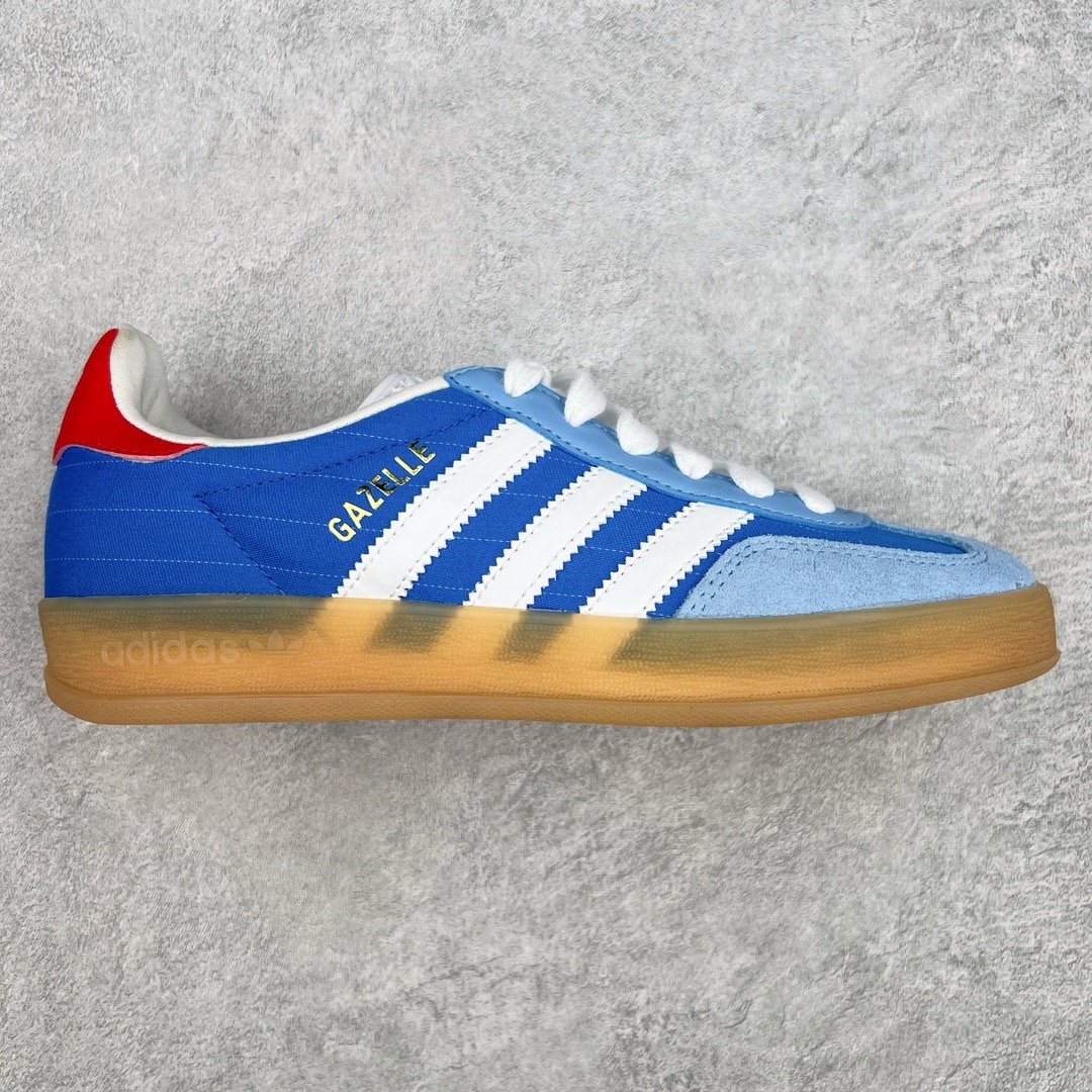 ＃KZ神版 AD Original Gazelle Indoor Trainers 瞪羚室内鞋系列低帮复古百搭休闲运动德训风板鞋 IF9643 独家前帮工艺加持 全套原纸板楦头开发 每道工序同步公司流程 确保原汁原味 完美呈现原鞋版型 原厂高频磨具加持 精准内部资源对接 Logo字体百分百还原 原厂特供纳米纤维板 区别市面劣质纸板中底 原厂海玻璃鞋垫 中置乳胶足弓支撑垫 正确3/2横条宽版背胶 一比一鞋头弧度高度鞋身弧度 烫金亮度高频深浅同步原鞋 独家私模最大47.5 半透明橡胶大底 原厂定制长毛翻毛皮组合环保纤维革鞋面 原厂港宝加持定型后跟R度完美 原厂高频磨具加持 Logo字体 凹凸明显 轮廓分明 描漆定位精准 三道杠为尖角45°锯齿状 高频立体感很强 区别圆形锯齿 已最大程度还原公司 欢迎对比 将复古进行到底 简约流畅 三十年不变经典 这款Gazelle运动鞋 无论面料、配色、质感或设计 都只在重现其1991年原款的经典 皮革鞋面 撞色三条纹和鞋跟标的设计 力求呈现90年代的经典复古风潮 Samba火热的同时 也带动了其它的复古鞋型 Gazelle便是其中一只 Gazelle Indoor拥有包边更宽的T字型鞋头 更好的保护运动员的前掌 浓浓的复古氛围感 非常适合现在流行的Cleanfit风格 尺码：35.5 36 36.5 37 38 38.5 39 40 40.5 41 42 42.5 43 44-选品中心