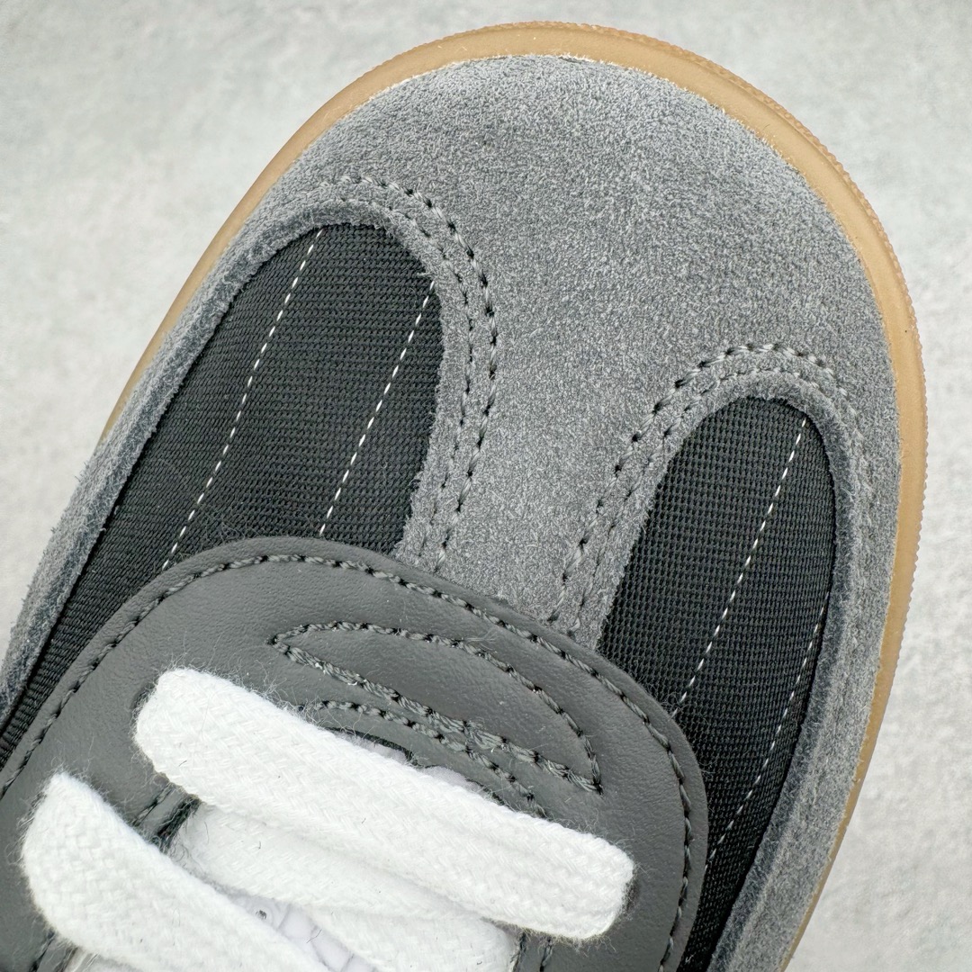 图片[11]-＃KZ神版 AD Original Gazelle Indoor Trainers 瞪羚室内鞋系列低帮复古百搭休闲运动德训风板鞋 IF9642 独家前帮工艺加持 全套原纸板楦头开发 每道工序同步公司流程 确保原汁原味 完美呈现原鞋版型 原厂高频磨具加持 精准内部资源对接 Logo字体百分百还原 原厂特供纳米纤维板 区别市面劣质纸板中底 原厂海玻璃鞋垫 中置乳胶足弓支撑垫 正确3/2横条宽版背胶 一比一鞋头弧度高度鞋身弧度 烫金亮度高频深浅同步原鞋 独家私模最大47.5 半透明橡胶大底 原厂定制长毛翻毛皮组合环保纤维革鞋面 原厂港宝加持定型后跟R度完美 原厂高频磨具加持 Logo字体 凹凸明显 轮廓分明 描漆定位精准 三道杠为尖角45°锯齿状 高频立体感很强 区别圆形锯齿 已最大程度还原公司 欢迎对比 将复古进行到底 简约流畅 三十年不变经典 这款Gazelle运动鞋 无论面料、配色、质感或设计 都只在重现其1991年原款的经典 皮革鞋面 撞色三条纹和鞋跟标的设计 力求呈现90年代的经典复古风潮 Samba火热的同时 也带动了其它的复古鞋型 Gazelle便是其中一只 Gazelle Indoor拥有包边更宽的T字型鞋头 更好的保护运动员的前掌 浓浓的复古氛围感 非常适合现在流行的Cleanfit风格 尺码：35.5 36 36.5 37 38 38.5 39 40 40.5 41 42 42.5 43 44-选品中心