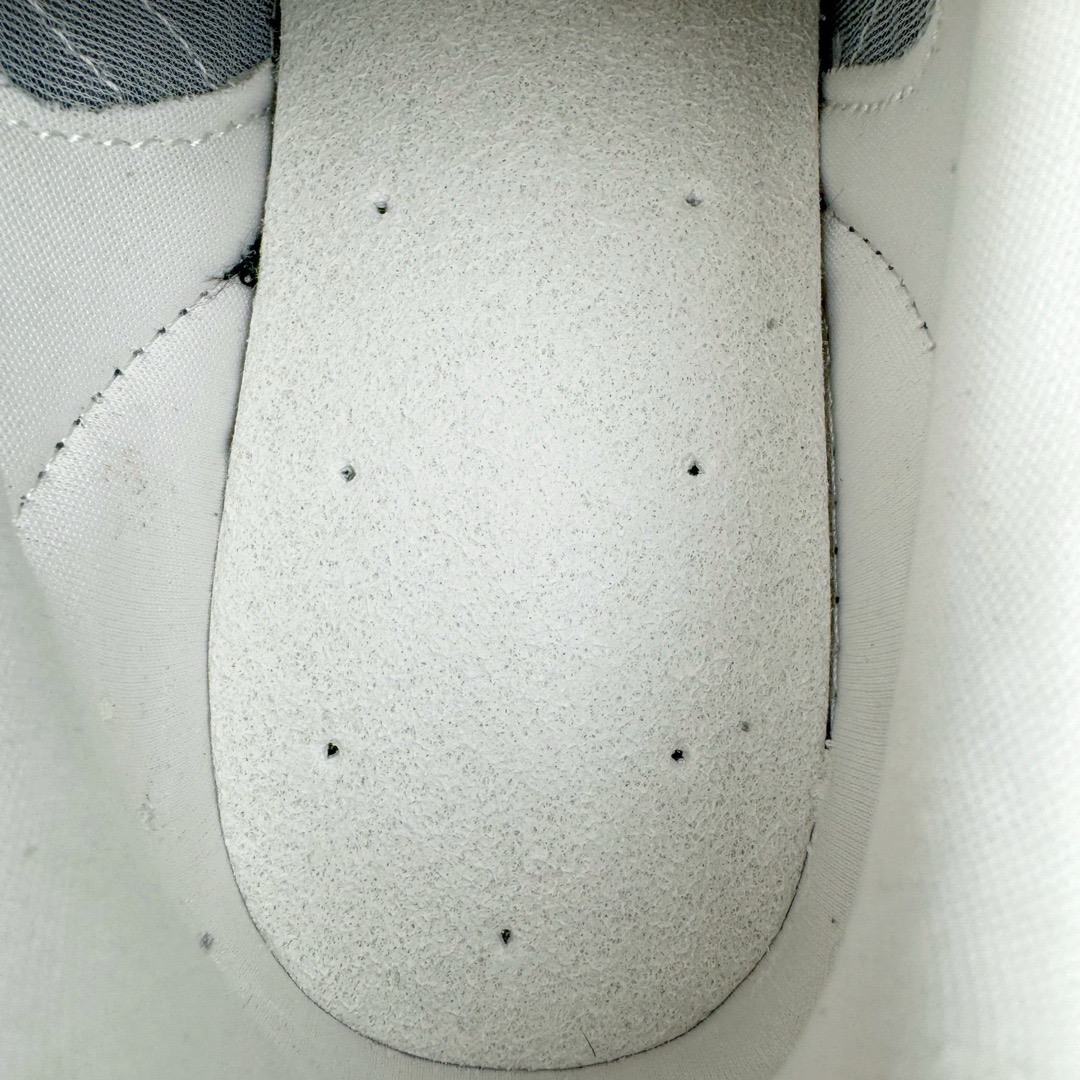 图片[17]-＃KZ神版 AD Original Gazelle Indoor Trainers 瞪羚室内鞋系列低帮复古百搭休闲运动德训风板鞋 IF9642 独家前帮工艺加持 全套原纸板楦头开发 每道工序同步公司流程 确保原汁原味 完美呈现原鞋版型 原厂高频磨具加持 精准内部资源对接 Logo字体百分百还原 原厂特供纳米纤维板 区别市面劣质纸板中底 原厂海玻璃鞋垫 中置乳胶足弓支撑垫 正确3/2横条宽版背胶 一比一鞋头弧度高度鞋身弧度 烫金亮度高频深浅同步原鞋 独家私模最大47.5 半透明橡胶大底 原厂定制长毛翻毛皮组合环保纤维革鞋面 原厂港宝加持定型后跟R度完美 原厂高频磨具加持 Logo字体 凹凸明显 轮廓分明 描漆定位精准 三道杠为尖角45°锯齿状 高频立体感很强 区别圆形锯齿 已最大程度还原公司 欢迎对比 将复古进行到底 简约流畅 三十年不变经典 这款Gazelle运动鞋 无论面料、配色、质感或设计 都只在重现其1991年原款的经典 皮革鞋面 撞色三条纹和鞋跟标的设计 力求呈现90年代的经典复古风潮 Samba火热的同时 也带动了其它的复古鞋型 Gazelle便是其中一只 Gazelle Indoor拥有包边更宽的T字型鞋头 更好的保护运动员的前掌 浓浓的复古氛围感 非常适合现在流行的Cleanfit风格 尺码：35.5 36 36.5 37 38 38.5 39 40 40.5 41 42 42.5 43 44-选品中心