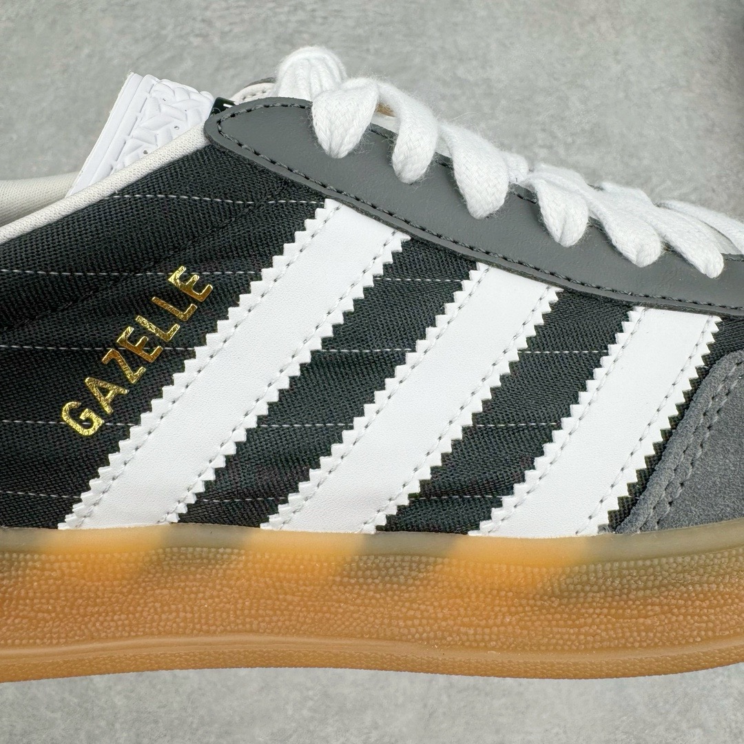 图片[10]-＃KZ神版 AD Original Gazelle Indoor Trainers 瞪羚室内鞋系列低帮复古百搭休闲运动德训风板鞋 IF9642 独家前帮工艺加持 全套原纸板楦头开发 每道工序同步公司流程 确保原汁原味 完美呈现原鞋版型 原厂高频磨具加持 精准内部资源对接 Logo字体百分百还原 原厂特供纳米纤维板 区别市面劣质纸板中底 原厂海玻璃鞋垫 中置乳胶足弓支撑垫 正确3/2横条宽版背胶 一比一鞋头弧度高度鞋身弧度 烫金亮度高频深浅同步原鞋 独家私模最大47.5 半透明橡胶大底 原厂定制长毛翻毛皮组合环保纤维革鞋面 原厂港宝加持定型后跟R度完美 原厂高频磨具加持 Logo字体 凹凸明显 轮廓分明 描漆定位精准 三道杠为尖角45°锯齿状 高频立体感很强 区别圆形锯齿 已最大程度还原公司 欢迎对比 将复古进行到底 简约流畅 三十年不变经典 这款Gazelle运动鞋 无论面料、配色、质感或设计 都只在重现其1991年原款的经典 皮革鞋面 撞色三条纹和鞋跟标的设计 力求呈现90年代的经典复古风潮 Samba火热的同时 也带动了其它的复古鞋型 Gazelle便是其中一只 Gazelle Indoor拥有包边更宽的T字型鞋头 更好的保护运动员的前掌 浓浓的复古氛围感 非常适合现在流行的Cleanfit风格 尺码：35.5 36 36.5 37 38 38.5 39 40 40.5 41 42 42.5 43 44-选品中心