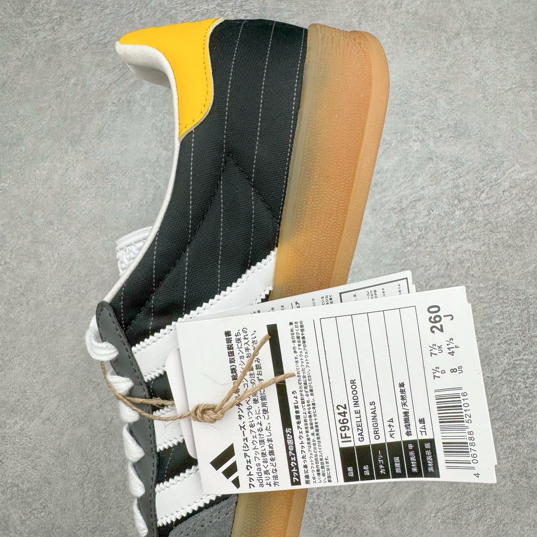 图片[7]-＃KZ神版 AD Original Gazelle Indoor Trainers 瞪羚室内鞋系列低帮复古百搭休闲运动德训风板鞋 IF9642 独家前帮工艺加持 全套原纸板楦头开发 每道工序同步公司流程 确保原汁原味 完美呈现原鞋版型 原厂高频磨具加持 精准内部资源对接 Logo字体百分百还原 原厂特供纳米纤维板 区别市面劣质纸板中底 原厂海玻璃鞋垫 中置乳胶足弓支撑垫 正确3/2横条宽版背胶 一比一鞋头弧度高度鞋身弧度 烫金亮度高频深浅同步原鞋 独家私模最大47.5 半透明橡胶大底 原厂定制长毛翻毛皮组合环保纤维革鞋面 原厂港宝加持定型后跟R度完美 原厂高频磨具加持 Logo字体 凹凸明显 轮廓分明 描漆定位精准 三道杠为尖角45°锯齿状 高频立体感很强 区别圆形锯齿 已最大程度还原公司 欢迎对比 将复古进行到底 简约流畅 三十年不变经典 这款Gazelle运动鞋 无论面料、配色、质感或设计 都只在重现其1991年原款的经典 皮革鞋面 撞色三条纹和鞋跟标的设计 力求呈现90年代的经典复古风潮 Samba火热的同时 也带动了其它的复古鞋型 Gazelle便是其中一只 Gazelle Indoor拥有包边更宽的T字型鞋头 更好的保护运动员的前掌 浓浓的复古氛围感 非常适合现在流行的Cleanfit风格 尺码：35.5 36 36.5 37 38 38.5 39 40 40.5 41 42 42.5 43 44-选品中心