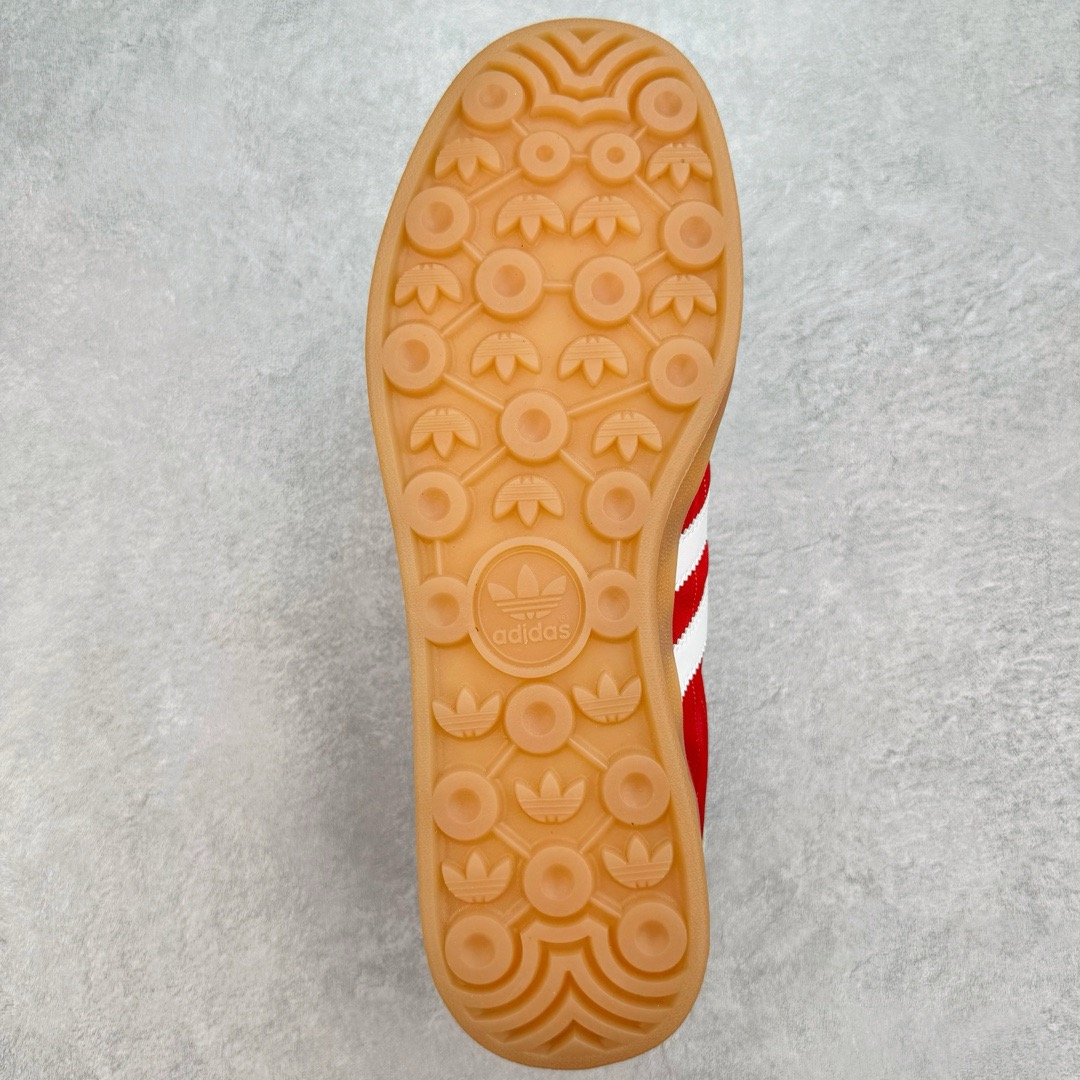 图片[9]-＃KZ神版 AD Original Gazelle Indoor Trainers 瞪羚室内鞋系列低帮复古百搭休闲运动德训风板鞋 IF9641 独家前帮工艺加持 全套原纸板楦头开发 每道工序同步公司流程 确保原汁原味 完美呈现原鞋版型 原厂高频磨具加持 精准内部资源对接 Logo字体百分百还原 原厂特供纳米纤维板 区别市面劣质纸板中底 原厂海玻璃鞋垫 中置乳胶足弓支撑垫 正确3/2横条宽版背胶 一比一鞋头弧度高度鞋身弧度 烫金亮度高频深浅同步原鞋 独家私模最大47.5 半透明橡胶大底 原厂定制长毛翻毛皮组合环保纤维革鞋面 原厂港宝加持定型后跟R度完美 原厂高频磨具加持 Logo字体 凹凸明显 轮廓分明 描漆定位精准 三道杠为尖角45°锯齿状 高频立体感很强 区别圆形锯齿 已最大程度还原公司 欢迎对比 将复古进行到底 简约流畅 三十年不变经典 这款Gazelle运动鞋 无论面料、配色、质感或设计 都只在重现其1991年原款的经典 皮革鞋面 撞色三条纹和鞋跟标的设计 力求呈现90年代的经典复古风潮 Samba火热的同时 也带动了其它的复古鞋型 Gazelle便是其中一只 Gazelle Indoor拥有包边更宽的T字型鞋头 更好的保护运动员的前掌 浓浓的复古氛围感 非常适合现在流行的Cleanfit风格 尺码：35.5 36 36.5 37 38 38.5 39 40 40.5 41 42 42.5 43 44-选品中心