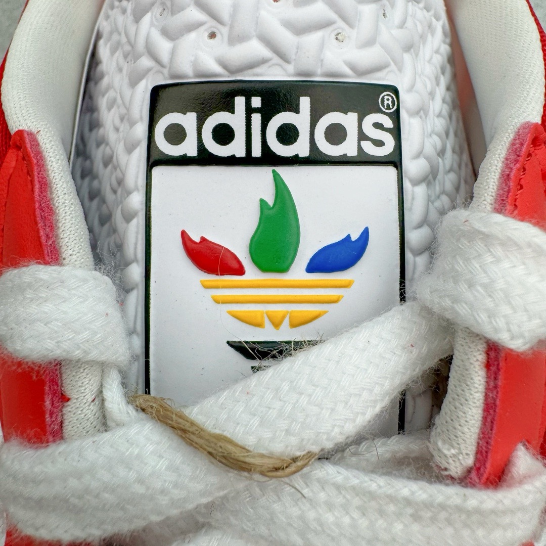 图片[14]-＃KZ神版 AD Original Gazelle Indoor Trainers 瞪羚室内鞋系列低帮复古百搭休闲运动德训风板鞋 IF9641 独家前帮工艺加持 全套原纸板楦头开发 每道工序同步公司流程 确保原汁原味 完美呈现原鞋版型 原厂高频磨具加持 精准内部资源对接 Logo字体百分百还原 原厂特供纳米纤维板 区别市面劣质纸板中底 原厂海玻璃鞋垫 中置乳胶足弓支撑垫 正确3/2横条宽版背胶 一比一鞋头弧度高度鞋身弧度 烫金亮度高频深浅同步原鞋 独家私模最大47.5 半透明橡胶大底 原厂定制长毛翻毛皮组合环保纤维革鞋面 原厂港宝加持定型后跟R度完美 原厂高频磨具加持 Logo字体 凹凸明显 轮廓分明 描漆定位精准 三道杠为尖角45°锯齿状 高频立体感很强 区别圆形锯齿 已最大程度还原公司 欢迎对比 将复古进行到底 简约流畅 三十年不变经典 这款Gazelle运动鞋 无论面料、配色、质感或设计 都只在重现其1991年原款的经典 皮革鞋面 撞色三条纹和鞋跟标的设计 力求呈现90年代的经典复古风潮 Samba火热的同时 也带动了其它的复古鞋型 Gazelle便是其中一只 Gazelle Indoor拥有包边更宽的T字型鞋头 更好的保护运动员的前掌 浓浓的复古氛围感 非常适合现在流行的Cleanfit风格 尺码：35.5 36 36.5 37 38 38.5 39 40 40.5 41 42 42.5 43 44-选品中心