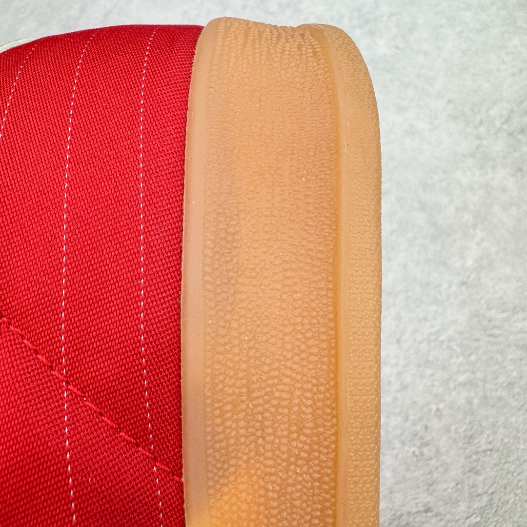 图片[13]-＃KZ神版 AD Original Gazelle Indoor Trainers 瞪羚室内鞋系列低帮复古百搭休闲运动德训风板鞋 IF9641 独家前帮工艺加持 全套原纸板楦头开发 每道工序同步公司流程 确保原汁原味 完美呈现原鞋版型 原厂高频磨具加持 精准内部资源对接 Logo字体百分百还原 原厂特供纳米纤维板 区别市面劣质纸板中底 原厂海玻璃鞋垫 中置乳胶足弓支撑垫 正确3/2横条宽版背胶 一比一鞋头弧度高度鞋身弧度 烫金亮度高频深浅同步原鞋 独家私模最大47.5 半透明橡胶大底 原厂定制长毛翻毛皮组合环保纤维革鞋面 原厂港宝加持定型后跟R度完美 原厂高频磨具加持 Logo字体 凹凸明显 轮廓分明 描漆定位精准 三道杠为尖角45°锯齿状 高频立体感很强 区别圆形锯齿 已最大程度还原公司 欢迎对比 将复古进行到底 简约流畅 三十年不变经典 这款Gazelle运动鞋 无论面料、配色、质感或设计 都只在重现其1991年原款的经典 皮革鞋面 撞色三条纹和鞋跟标的设计 力求呈现90年代的经典复古风潮 Samba火热的同时 也带动了其它的复古鞋型 Gazelle便是其中一只 Gazelle Indoor拥有包边更宽的T字型鞋头 更好的保护运动员的前掌 浓浓的复古氛围感 非常适合现在流行的Cleanfit风格 尺码：35.5 36 36.5 37 38 38.5 39 40 40.5 41 42 42.5 43 44-选品中心