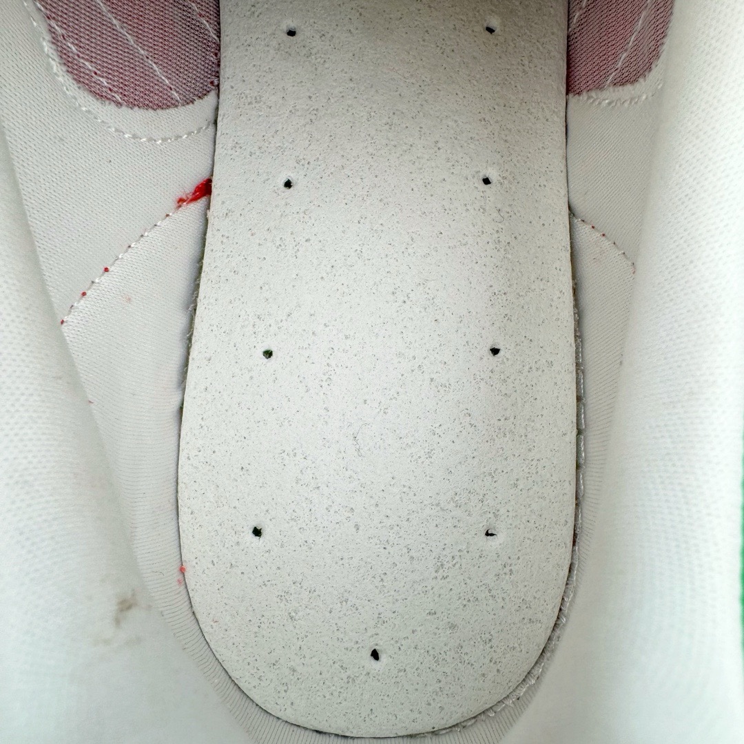 图片[10]-＃KZ神版 AD Original Gazelle Indoor Trainers 瞪羚室内鞋系列低帮复古百搭休闲运动德训风板鞋 IF9641 独家前帮工艺加持 全套原纸板楦头开发 每道工序同步公司流程 确保原汁原味 完美呈现原鞋版型 原厂高频磨具加持 精准内部资源对接 Logo字体百分百还原 原厂特供纳米纤维板 区别市面劣质纸板中底 原厂海玻璃鞋垫 中置乳胶足弓支撑垫 正确3/2横条宽版背胶 一比一鞋头弧度高度鞋身弧度 烫金亮度高频深浅同步原鞋 独家私模最大47.5 半透明橡胶大底 原厂定制长毛翻毛皮组合环保纤维革鞋面 原厂港宝加持定型后跟R度完美 原厂高频磨具加持 Logo字体 凹凸明显 轮廓分明 描漆定位精准 三道杠为尖角45°锯齿状 高频立体感很强 区别圆形锯齿 已最大程度还原公司 欢迎对比 将复古进行到底 简约流畅 三十年不变经典 这款Gazelle运动鞋 无论面料、配色、质感或设计 都只在重现其1991年原款的经典 皮革鞋面 撞色三条纹和鞋跟标的设计 力求呈现90年代的经典复古风潮 Samba火热的同时 也带动了其它的复古鞋型 Gazelle便是其中一只 Gazelle Indoor拥有包边更宽的T字型鞋头 更好的保护运动员的前掌 浓浓的复古氛围感 非常适合现在流行的Cleanfit风格 尺码：35.5 36 36.5 37 38 38.5 39 40 40.5 41 42 42.5 43 44-选品中心