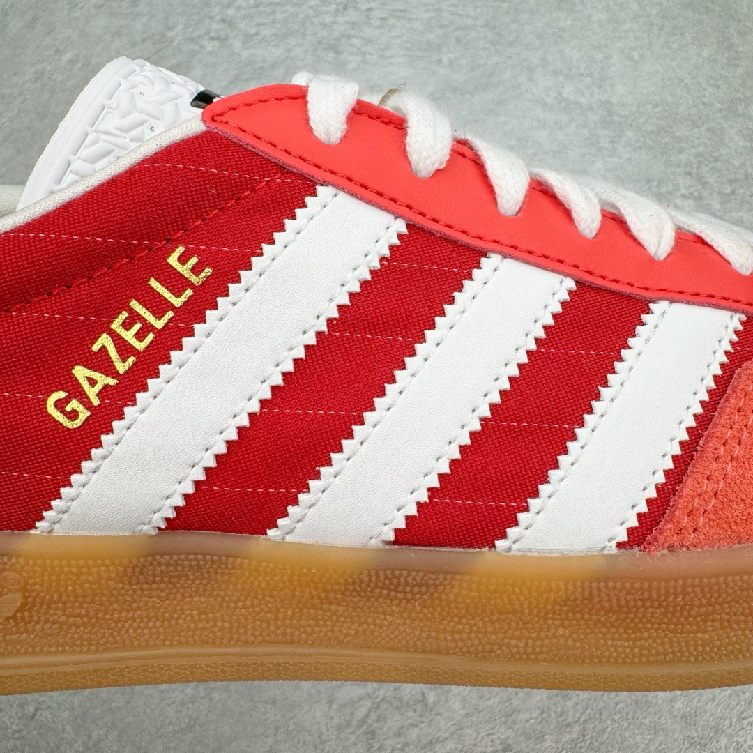 图片[17]-＃KZ神版 AD Original Gazelle Indoor Trainers 瞪羚室内鞋系列低帮复古百搭休闲运动德训风板鞋 IF9641 独家前帮工艺加持 全套原纸板楦头开发 每道工序同步公司流程 确保原汁原味 完美呈现原鞋版型 原厂高频磨具加持 精准内部资源对接 Logo字体百分百还原 原厂特供纳米纤维板 区别市面劣质纸板中底 原厂海玻璃鞋垫 中置乳胶足弓支撑垫 正确3/2横条宽版背胶 一比一鞋头弧度高度鞋身弧度 烫金亮度高频深浅同步原鞋 独家私模最大47.5 半透明橡胶大底 原厂定制长毛翻毛皮组合环保纤维革鞋面 原厂港宝加持定型后跟R度完美 原厂高频磨具加持 Logo字体 凹凸明显 轮廓分明 描漆定位精准 三道杠为尖角45°锯齿状 高频立体感很强 区别圆形锯齿 已最大程度还原公司 欢迎对比 将复古进行到底 简约流畅 三十年不变经典 这款Gazelle运动鞋 无论面料、配色、质感或设计 都只在重现其1991年原款的经典 皮革鞋面 撞色三条纹和鞋跟标的设计 力求呈现90年代的经典复古风潮 Samba火热的同时 也带动了其它的复古鞋型 Gazelle便是其中一只 Gazelle Indoor拥有包边更宽的T字型鞋头 更好的保护运动员的前掌 浓浓的复古氛围感 非常适合现在流行的Cleanfit风格 尺码：35.5 36 36.5 37 38 38.5 39 40 40.5 41 42 42.5 43 44-选品中心