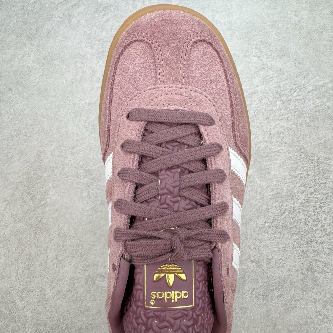 图片[4]-＃KZ神版 AD Original Gazelle Indoor Trainers 瞪羚室内鞋系列低帮复古百搭休闲运动德训风板鞋 IH5483 独家前帮工艺加持 全套原纸板楦头开发 每道工序同步公司流程 确保原汁原味 完美呈现原鞋版型 原厂高频磨具加持 精准内部资源对接 Logo字体百分百还原 原厂特供纳米纤维板 区别市面劣质纸板中底 原厂海玻璃鞋垫 中置乳胶足弓支撑垫 正确3/2横条宽版背胶 一比一鞋头弧度高度鞋身弧度 烫金亮度高频深浅同步原鞋 独家私模最大47.5 半透明橡胶大底 原厂定制长毛翻毛皮组合环保纤维革鞋面 原厂港宝加持定型后跟R度完美 原厂高频磨具加持 Logo字体 凹凸明显 轮廓分明 描漆定位精准 三道杠为尖角45°锯齿状 高频立体感很强 区别圆形锯齿 已最大程度还原公司 欢迎对比 将复古进行到底 简约流畅 三十年不变经典 这款Gazelle运动鞋 无论面料、配色、质感或设计 都只在重现其1991年原款的经典 皮革鞋面 撞色三条纹和鞋跟标的设计 力求呈现90年代的经典复古风潮 Samba火热的同时 也带动了其它的复古鞋型 Gazelle便是其中一只 Gazelle Indoor拥有包边更宽的T字型鞋头 更好的保护运动员的前掌 浓浓的复古氛围感 非常适合现在流行的Cleanfit风格 尺码：35.5 36 36.5 37 38 38.5 39 40 40.5 41 42 42.5 43 44-选品中心