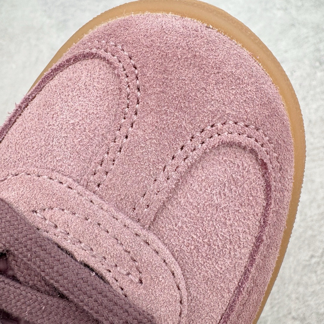 图片[14]-＃KZ神版 AD Original Gazelle Indoor Trainers 瞪羚室内鞋系列低帮复古百搭休闲运动德训风板鞋 IH5483 独家前帮工艺加持 全套原纸板楦头开发 每道工序同步公司流程 确保原汁原味 完美呈现原鞋版型 原厂高频磨具加持 精准内部资源对接 Logo字体百分百还原 原厂特供纳米纤维板 区别市面劣质纸板中底 原厂海玻璃鞋垫 中置乳胶足弓支撑垫 正确3/2横条宽版背胶 一比一鞋头弧度高度鞋身弧度 烫金亮度高频深浅同步原鞋 独家私模最大47.5 半透明橡胶大底 原厂定制长毛翻毛皮组合环保纤维革鞋面 原厂港宝加持定型后跟R度完美 原厂高频磨具加持 Logo字体 凹凸明显 轮廓分明 描漆定位精准 三道杠为尖角45°锯齿状 高频立体感很强 区别圆形锯齿 已最大程度还原公司 欢迎对比 将复古进行到底 简约流畅 三十年不变经典 这款Gazelle运动鞋 无论面料、配色、质感或设计 都只在重现其1991年原款的经典 皮革鞋面 撞色三条纹和鞋跟标的设计 力求呈现90年代的经典复古风潮 Samba火热的同时 也带动了其它的复古鞋型 Gazelle便是其中一只 Gazelle Indoor拥有包边更宽的T字型鞋头 更好的保护运动员的前掌 浓浓的复古氛围感 非常适合现在流行的Cleanfit风格 尺码：35.5 36 36.5 37 38 38.5 39 40 40.5 41 42 42.5 43 44-选品中心