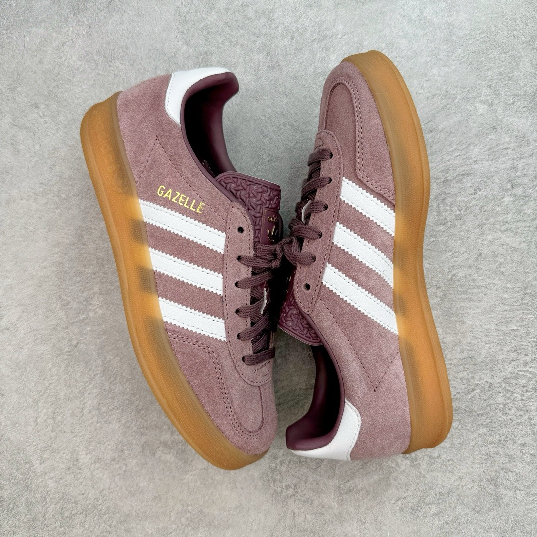 图片[3]-＃KZ神版 AD Original Gazelle Indoor Trainers 瞪羚室内鞋系列低帮复古百搭休闲运动德训风板鞋 IH5483 独家前帮工艺加持 全套原纸板楦头开发 每道工序同步公司流程 确保原汁原味 完美呈现原鞋版型 原厂高频磨具加持 精准内部资源对接 Logo字体百分百还原 原厂特供纳米纤维板 区别市面劣质纸板中底 原厂海玻璃鞋垫 中置乳胶足弓支撑垫 正确3/2横条宽版背胶 一比一鞋头弧度高度鞋身弧度 烫金亮度高频深浅同步原鞋 独家私模最大47.5 半透明橡胶大底 原厂定制长毛翻毛皮组合环保纤维革鞋面 原厂港宝加持定型后跟R度完美 原厂高频磨具加持 Logo字体 凹凸明显 轮廓分明 描漆定位精准 三道杠为尖角45°锯齿状 高频立体感很强 区别圆形锯齿 已最大程度还原公司 欢迎对比 将复古进行到底 简约流畅 三十年不变经典 这款Gazelle运动鞋 无论面料、配色、质感或设计 都只在重现其1991年原款的经典 皮革鞋面 撞色三条纹和鞋跟标的设计 力求呈现90年代的经典复古风潮 Samba火热的同时 也带动了其它的复古鞋型 Gazelle便是其中一只 Gazelle Indoor拥有包边更宽的T字型鞋头 更好的保护运动员的前掌 浓浓的复古氛围感 非常适合现在流行的Cleanfit风格 尺码：35.5 36 36.5 37 38 38.5 39 40 40.5 41 42 42.5 43 44-选品中心