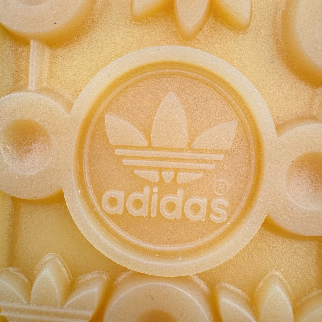 图片[18]-＃KZ神版 AD Original Gazelle Indoor Trainers 瞪羚室内鞋系列低帮复古百搭休闲运动德训风板鞋 IH5483 独家前帮工艺加持 全套原纸板楦头开发 每道工序同步公司流程 确保原汁原味 完美呈现原鞋版型 原厂高频磨具加持 精准内部资源对接 Logo字体百分百还原 原厂特供纳米纤维板 区别市面劣质纸板中底 原厂海玻璃鞋垫 中置乳胶足弓支撑垫 正确3/2横条宽版背胶 一比一鞋头弧度高度鞋身弧度 烫金亮度高频深浅同步原鞋 独家私模最大47.5 半透明橡胶大底 原厂定制长毛翻毛皮组合环保纤维革鞋面 原厂港宝加持定型后跟R度完美 原厂高频磨具加持 Logo字体 凹凸明显 轮廓分明 描漆定位精准 三道杠为尖角45°锯齿状 高频立体感很强 区别圆形锯齿 已最大程度还原公司 欢迎对比 将复古进行到底 简约流畅 三十年不变经典 这款Gazelle运动鞋 无论面料、配色、质感或设计 都只在重现其1991年原款的经典 皮革鞋面 撞色三条纹和鞋跟标的设计 力求呈现90年代的经典复古风潮 Samba火热的同时 也带动了其它的复古鞋型 Gazelle便是其中一只 Gazelle Indoor拥有包边更宽的T字型鞋头 更好的保护运动员的前掌 浓浓的复古氛围感 非常适合现在流行的Cleanfit风格 尺码：35.5 36 36.5 37 38 38.5 39 40 40.5 41 42 42.5 43 44-选品中心