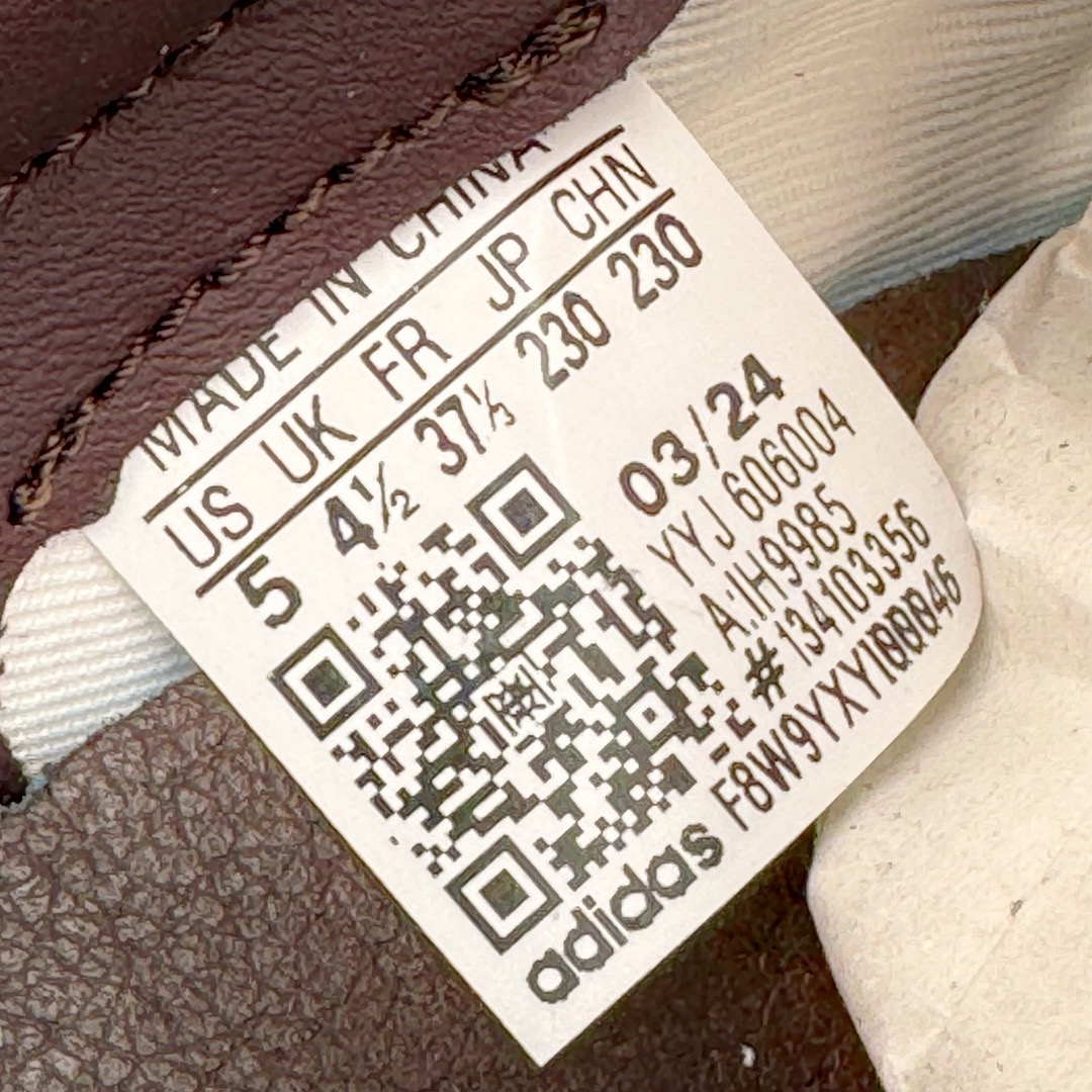 图片[15]-＃KZ神版 AD Original Gazelle Indoor Trainers 瞪羚室内鞋系列低帮复古百搭休闲运动德训风板鞋 IH9985 独家前帮工艺加持 全套原纸板楦头开发 每道工序同步公司流程 确保原汁原味 完美呈现原鞋版型 原厂高频磨具加持 精准内部资源对接 Logo字体百分百还原 原厂特供纳米纤维板 区别市面劣质纸板中底 原厂海玻璃鞋垫 中置乳胶足弓支撑垫 正确3/2横条宽版背胶 一比一鞋头弧度高度鞋身弧度 烫金亮度高频深浅同步原鞋 独家私模最大47.5 半透明橡胶大底 原厂定制长毛翻毛皮组合环保纤维革鞋面 原厂港宝加持定型后跟R度完美 原厂高频磨具加持 Logo字体 凹凸明显 轮廓分明 描漆定位精准 三道杠为尖角45°锯齿状 高频立体感很强 区别圆形锯齿 已最大程度还原公司 欢迎对比 将复古进行到底 简约流畅 三十年不变经典 这款Gazelle运动鞋 无论面料、配色、质感或设计 都只在重现其1991年原款的经典 皮革鞋面 撞色三条纹和鞋跟标的设计 力求呈现90年代的经典复古风潮 Samba火热的同时 也带动了其它的复古鞋型 Gazelle便是其中一只 Gazelle Indoor拥有包边更宽的T字型鞋头 更好的保护运动员的前掌 浓浓的复古氛围感 非常适合现在流行的Cleanfit风格 尺码：35.5 36 36.5 37 38 38.5 39 40 40.5 41 42 42.5 43 44-选品中心