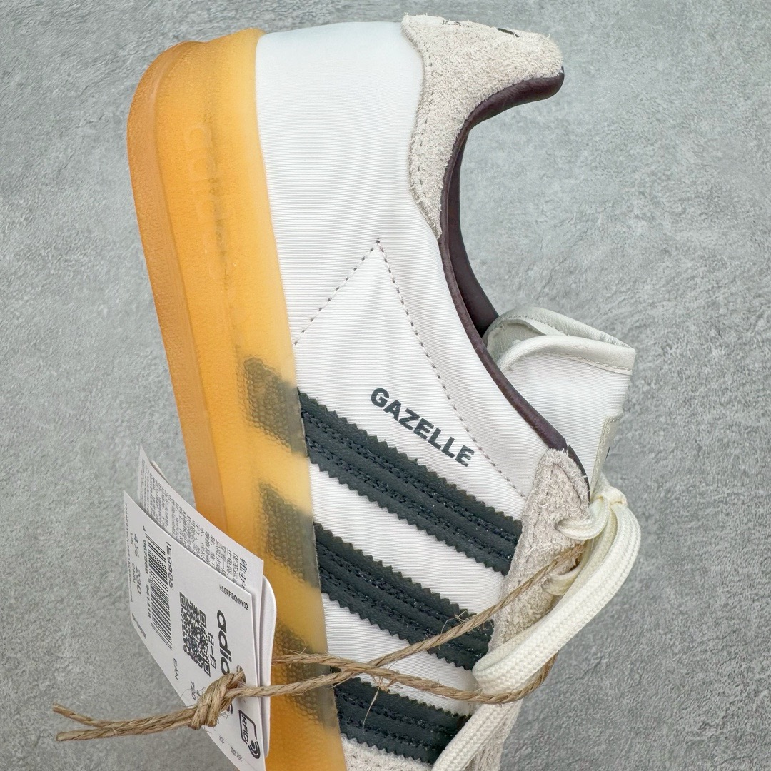 图片[6]-＃KZ神版 AD Original Gazelle Indoor Trainers 瞪羚室内鞋系列低帮复古百搭休闲运动德训风板鞋 IH9985 独家前帮工艺加持 全套原纸板楦头开发 每道工序同步公司流程 确保原汁原味 完美呈现原鞋版型 原厂高频磨具加持 精准内部资源对接 Logo字体百分百还原 原厂特供纳米纤维板 区别市面劣质纸板中底 原厂海玻璃鞋垫 中置乳胶足弓支撑垫 正确3/2横条宽版背胶 一比一鞋头弧度高度鞋身弧度 烫金亮度高频深浅同步原鞋 独家私模最大47.5 半透明橡胶大底 原厂定制长毛翻毛皮组合环保纤维革鞋面 原厂港宝加持定型后跟R度完美 原厂高频磨具加持 Logo字体 凹凸明显 轮廓分明 描漆定位精准 三道杠为尖角45°锯齿状 高频立体感很强 区别圆形锯齿 已最大程度还原公司 欢迎对比 将复古进行到底 简约流畅 三十年不变经典 这款Gazelle运动鞋 无论面料、配色、质感或设计 都只在重现其1991年原款的经典 皮革鞋面 撞色三条纹和鞋跟标的设计 力求呈现90年代的经典复古风潮 Samba火热的同时 也带动了其它的复古鞋型 Gazelle便是其中一只 Gazelle Indoor拥有包边更宽的T字型鞋头 更好的保护运动员的前掌 浓浓的复古氛围感 非常适合现在流行的Cleanfit风格 尺码：35.5 36 36.5 37 38 38.5 39 40 40.5 41 42 42.5 43 44-选品中心