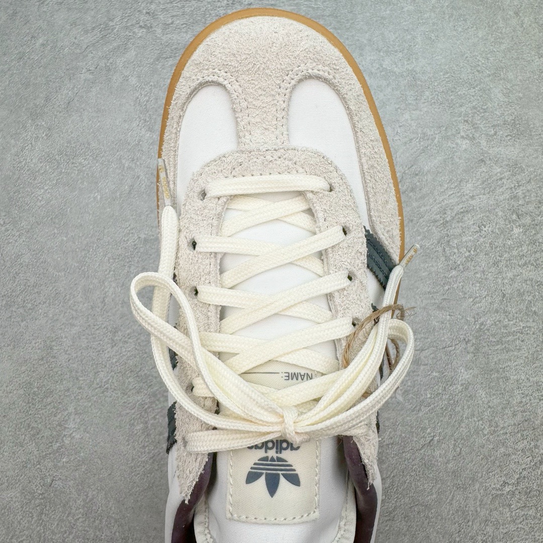 图片[4]-＃KZ神版 AD Original Gazelle Indoor Trainers 瞪羚室内鞋系列低帮复古百搭休闲运动德训风板鞋 IH9985 独家前帮工艺加持 全套原纸板楦头开发 每道工序同步公司流程 确保原汁原味 完美呈现原鞋版型 原厂高频磨具加持 精准内部资源对接 Logo字体百分百还原 原厂特供纳米纤维板 区别市面劣质纸板中底 原厂海玻璃鞋垫 中置乳胶足弓支撑垫 正确3/2横条宽版背胶 一比一鞋头弧度高度鞋身弧度 烫金亮度高频深浅同步原鞋 独家私模最大47.5 半透明橡胶大底 原厂定制长毛翻毛皮组合环保纤维革鞋面 原厂港宝加持定型后跟R度完美 原厂高频磨具加持 Logo字体 凹凸明显 轮廓分明 描漆定位精准 三道杠为尖角45°锯齿状 高频立体感很强 区别圆形锯齿 已最大程度还原公司 欢迎对比 将复古进行到底 简约流畅 三十年不变经典 这款Gazelle运动鞋 无论面料、配色、质感或设计 都只在重现其1991年原款的经典 皮革鞋面 撞色三条纹和鞋跟标的设计 力求呈现90年代的经典复古风潮 Samba火热的同时 也带动了其它的复古鞋型 Gazelle便是其中一只 Gazelle Indoor拥有包边更宽的T字型鞋头 更好的保护运动员的前掌 浓浓的复古氛围感 非常适合现在流行的Cleanfit风格 尺码：35.5 36 36.5 37 38 38.5 39 40 40.5 41 42 42.5 43 44-选品中心