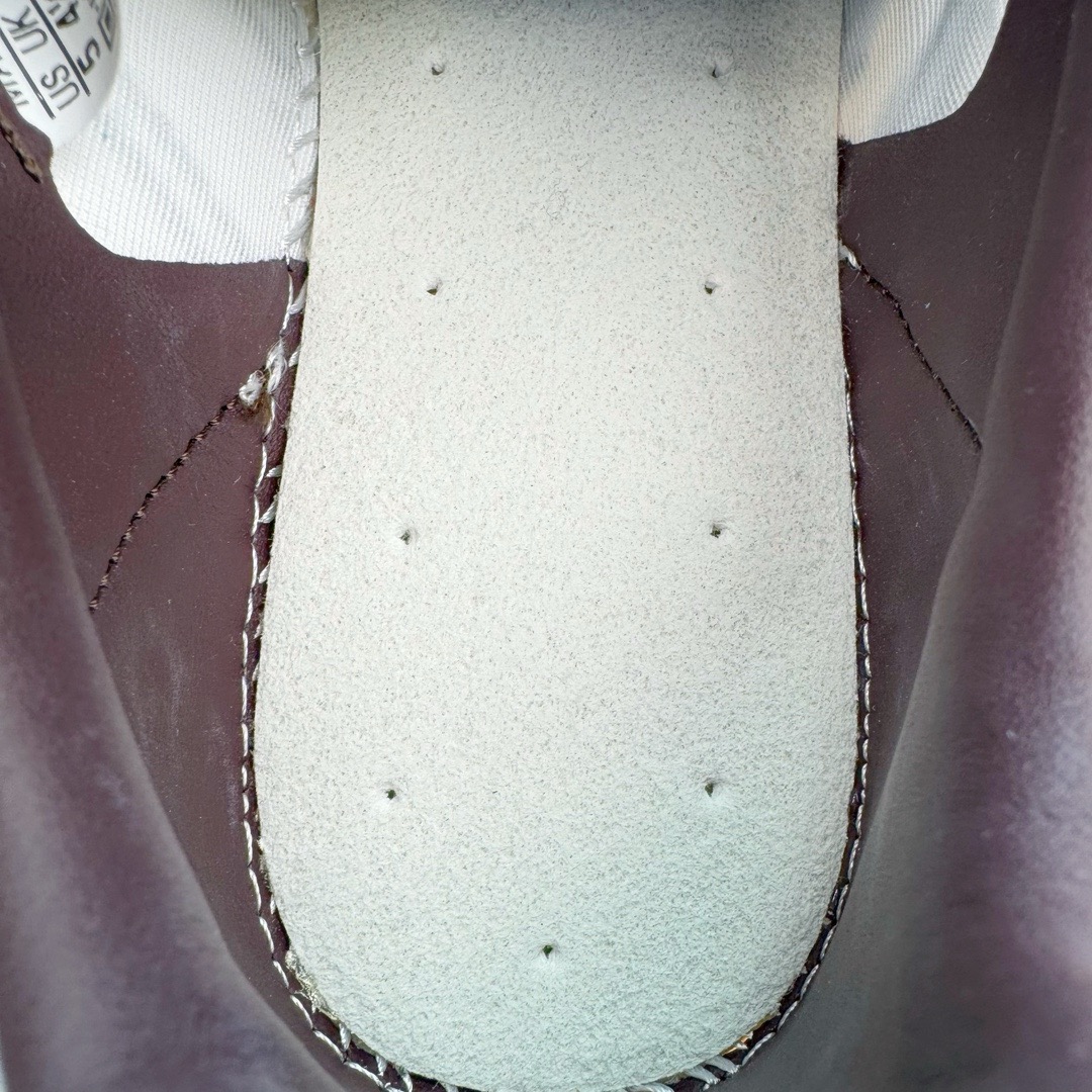 图片[16]-＃KZ神版 AD Original Gazelle Indoor Trainers 瞪羚室内鞋系列低帮复古百搭休闲运动德训风板鞋 IH9985 独家前帮工艺加持 全套原纸板楦头开发 每道工序同步公司流程 确保原汁原味 完美呈现原鞋版型 原厂高频磨具加持 精准内部资源对接 Logo字体百分百还原 原厂特供纳米纤维板 区别市面劣质纸板中底 原厂海玻璃鞋垫 中置乳胶足弓支撑垫 正确3/2横条宽版背胶 一比一鞋头弧度高度鞋身弧度 烫金亮度高频深浅同步原鞋 独家私模最大47.5 半透明橡胶大底 原厂定制长毛翻毛皮组合环保纤维革鞋面 原厂港宝加持定型后跟R度完美 原厂高频磨具加持 Logo字体 凹凸明显 轮廓分明 描漆定位精准 三道杠为尖角45°锯齿状 高频立体感很强 区别圆形锯齿 已最大程度还原公司 欢迎对比 将复古进行到底 简约流畅 三十年不变经典 这款Gazelle运动鞋 无论面料、配色、质感或设计 都只在重现其1991年原款的经典 皮革鞋面 撞色三条纹和鞋跟标的设计 力求呈现90年代的经典复古风潮 Samba火热的同时 也带动了其它的复古鞋型 Gazelle便是其中一只 Gazelle Indoor拥有包边更宽的T字型鞋头 更好的保护运动员的前掌 浓浓的复古氛围感 非常适合现在流行的Cleanfit风格 尺码：35.5 36 36.5 37 38 38.5 39 40 40.5 41 42 42.5 43 44-选品中心