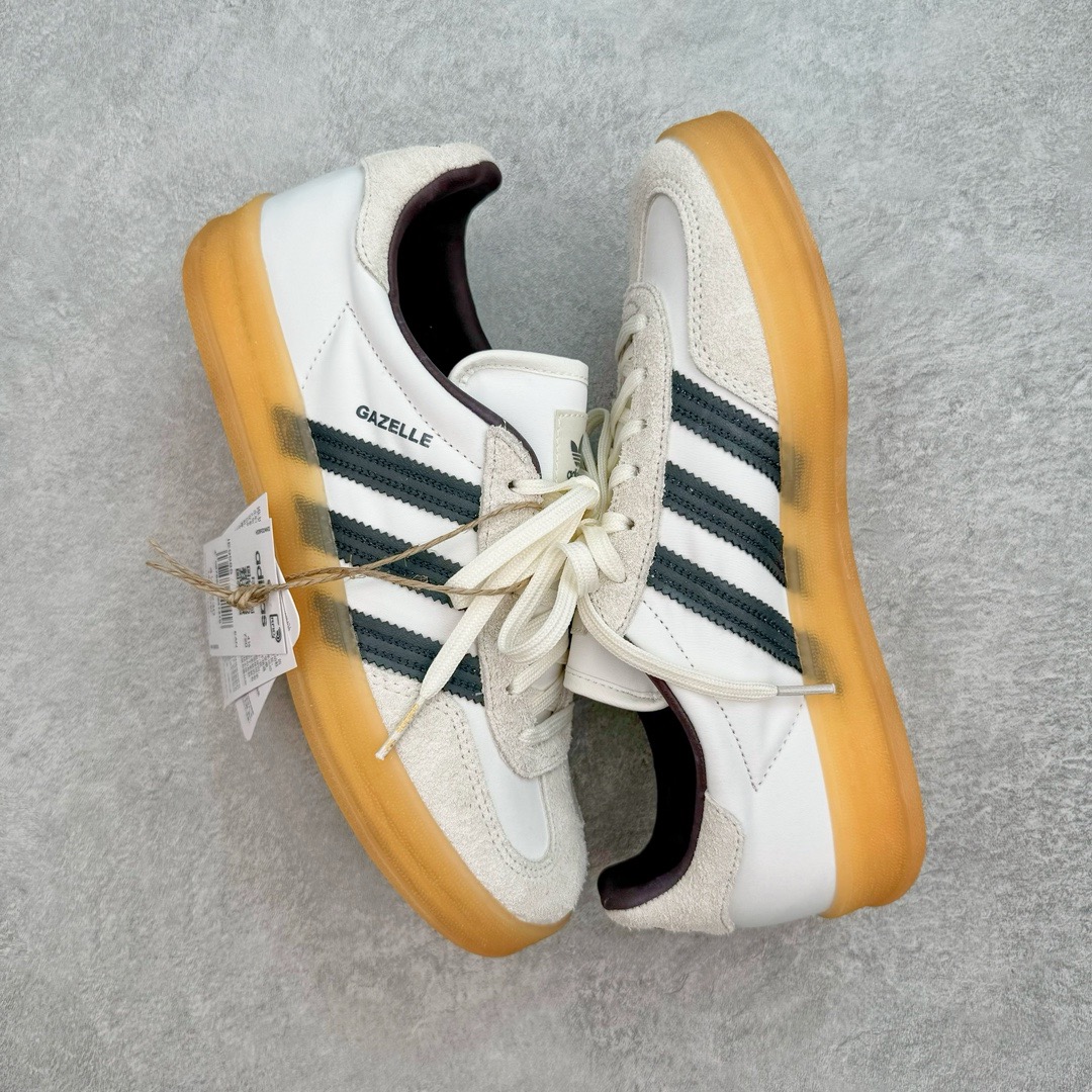 图片[3]-＃KZ神版 AD Original Gazelle Indoor Trainers 瞪羚室内鞋系列低帮复古百搭休闲运动德训风板鞋 IH9985 独家前帮工艺加持 全套原纸板楦头开发 每道工序同步公司流程 确保原汁原味 完美呈现原鞋版型 原厂高频磨具加持 精准内部资源对接 Logo字体百分百还原 原厂特供纳米纤维板 区别市面劣质纸板中底 原厂海玻璃鞋垫 中置乳胶足弓支撑垫 正确3/2横条宽版背胶 一比一鞋头弧度高度鞋身弧度 烫金亮度高频深浅同步原鞋 独家私模最大47.5 半透明橡胶大底 原厂定制长毛翻毛皮组合环保纤维革鞋面 原厂港宝加持定型后跟R度完美 原厂高频磨具加持 Logo字体 凹凸明显 轮廓分明 描漆定位精准 三道杠为尖角45°锯齿状 高频立体感很强 区别圆形锯齿 已最大程度还原公司 欢迎对比 将复古进行到底 简约流畅 三十年不变经典 这款Gazelle运动鞋 无论面料、配色、质感或设计 都只在重现其1991年原款的经典 皮革鞋面 撞色三条纹和鞋跟标的设计 力求呈现90年代的经典复古风潮 Samba火热的同时 也带动了其它的复古鞋型 Gazelle便是其中一只 Gazelle Indoor拥有包边更宽的T字型鞋头 更好的保护运动员的前掌 浓浓的复古氛围感 非常适合现在流行的Cleanfit风格 尺码：35.5 36 36.5 37 38 38.5 39 40 40.5 41 42 42.5 43 44-选品中心
