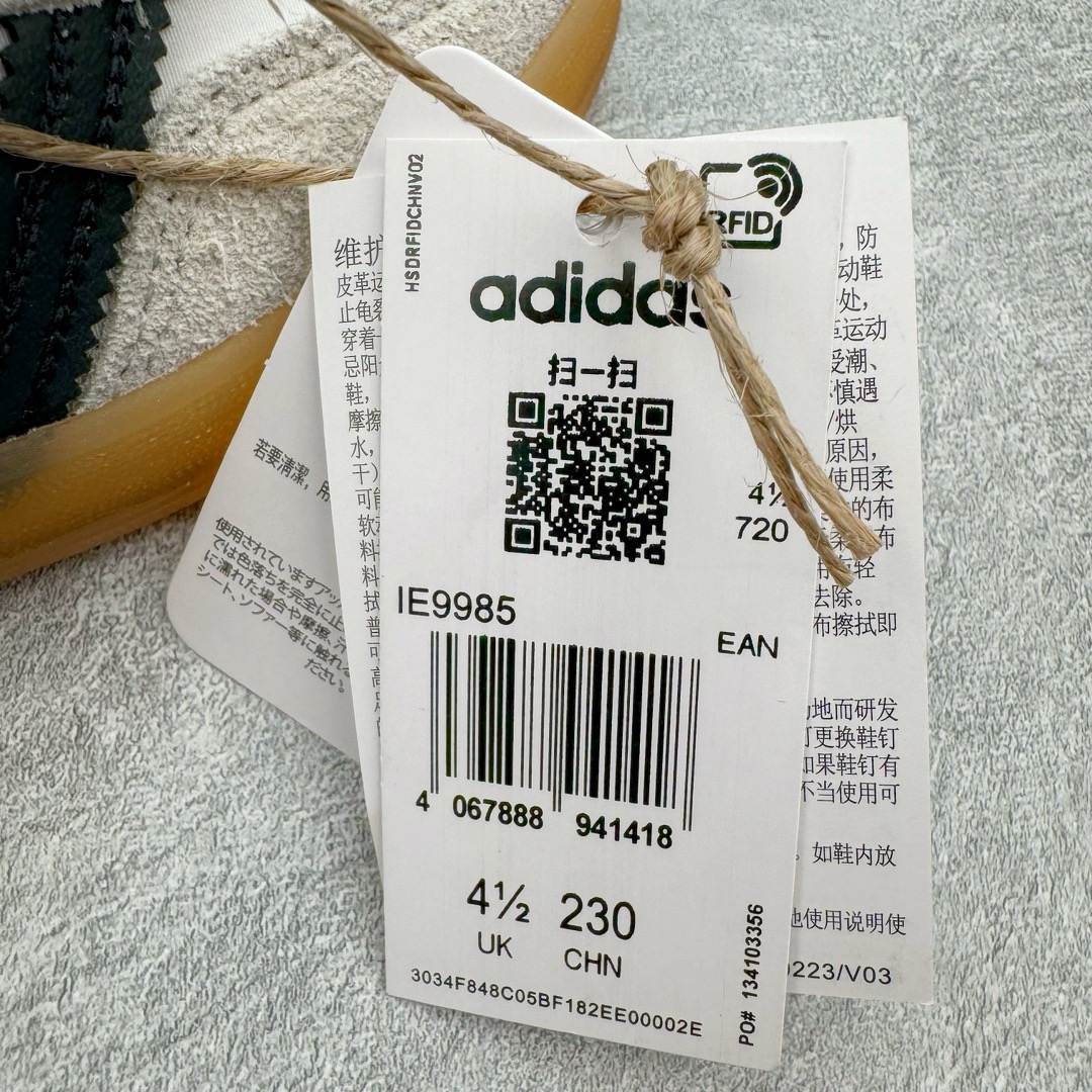 图片[12]-＃KZ神版 AD Original Gazelle Indoor Trainers 瞪羚室内鞋系列低帮复古百搭休闲运动德训风板鞋 IH9985 独家前帮工艺加持 全套原纸板楦头开发 每道工序同步公司流程 确保原汁原味 完美呈现原鞋版型 原厂高频磨具加持 精准内部资源对接 Logo字体百分百还原 原厂特供纳米纤维板 区别市面劣质纸板中底 原厂海玻璃鞋垫 中置乳胶足弓支撑垫 正确3/2横条宽版背胶 一比一鞋头弧度高度鞋身弧度 烫金亮度高频深浅同步原鞋 独家私模最大47.5 半透明橡胶大底 原厂定制长毛翻毛皮组合环保纤维革鞋面 原厂港宝加持定型后跟R度完美 原厂高频磨具加持 Logo字体 凹凸明显 轮廓分明 描漆定位精准 三道杠为尖角45°锯齿状 高频立体感很强 区别圆形锯齿 已最大程度还原公司 欢迎对比 将复古进行到底 简约流畅 三十年不变经典 这款Gazelle运动鞋 无论面料、配色、质感或设计 都只在重现其1991年原款的经典 皮革鞋面 撞色三条纹和鞋跟标的设计 力求呈现90年代的经典复古风潮 Samba火热的同时 也带动了其它的复古鞋型 Gazelle便是其中一只 Gazelle Indoor拥有包边更宽的T字型鞋头 更好的保护运动员的前掌 浓浓的复古氛围感 非常适合现在流行的Cleanfit风格 尺码：35.5 36 36.5 37 38 38.5 39 40 40.5 41 42 42.5 43 44-选品中心