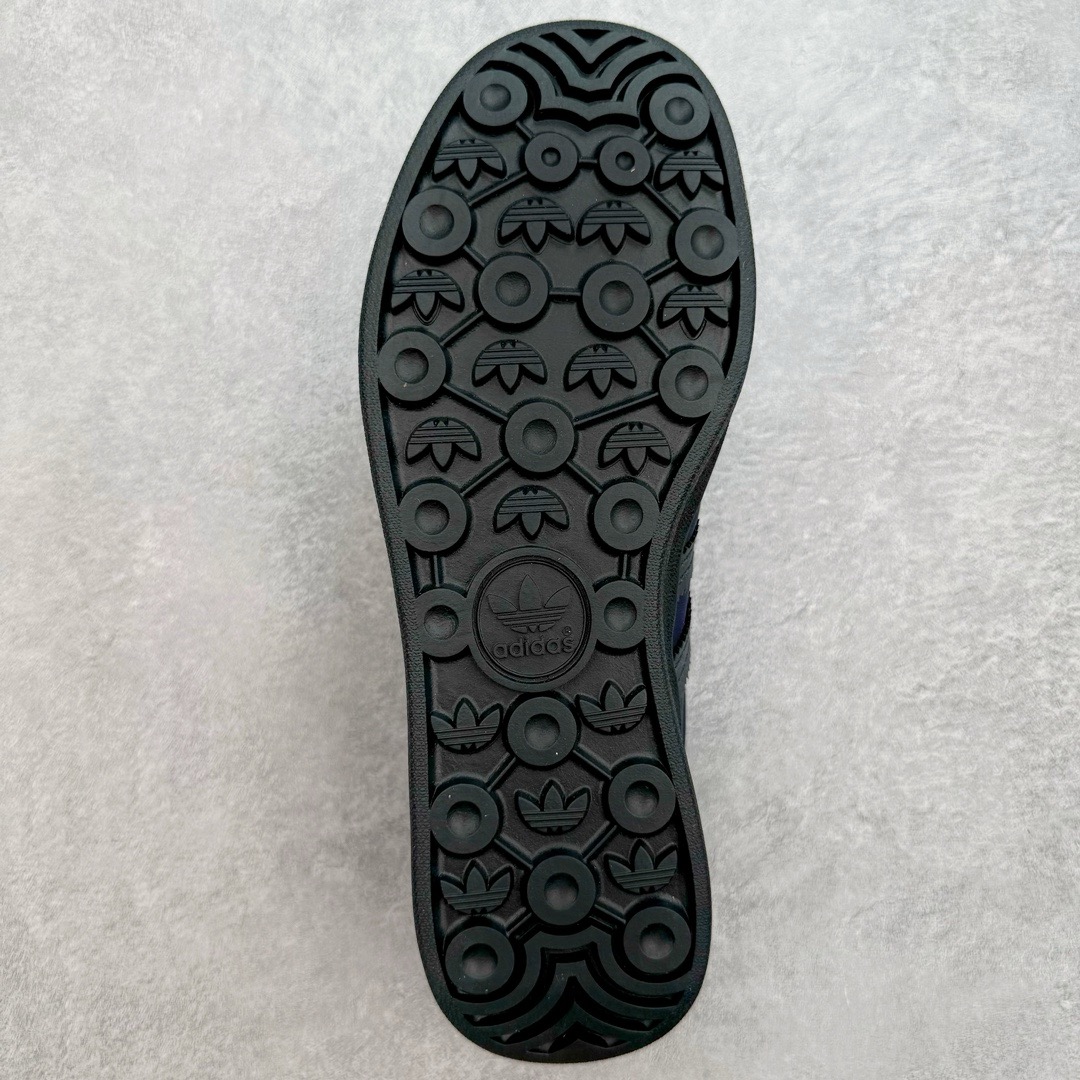 图片[9]-＃KZ神版 AD Original Gazelle Indoor Trainers 瞪羚室内鞋系列低帮复古百搭休闲运动德训风板鞋 IH9986 独家前帮工艺加持 全套原纸板楦头开发 每道工序同步公司流程 确保原汁原味 完美呈现原鞋版型 原厂高频磨具加持 精准内部资源对接 Logo字体百分百还原 原厂特供纳米纤维板 区别市面劣质纸板中底 原厂海玻璃鞋垫 中置乳胶足弓支撑垫 正确3/2横条宽版背胶 一比一鞋头弧度高度鞋身弧度 烫金亮度高频深浅同步原鞋 独家私模最大47.5 半透明橡胶大底 原厂定制长毛翻毛皮组合环保纤维革鞋面 原厂港宝加持定型后跟R度完美 原厂高频磨具加持 Logo字体 凹凸明显 轮廓分明 描漆定位精准 三道杠为尖角45°锯齿状 高频立体感很强 区别圆形锯齿 已最大程度还原公司 欢迎对比 将复古进行到底 简约流畅 三十年不变经典 这款Gazelle运动鞋 无论面料、配色、质感或设计 都只在重现其1991年原款的经典 皮革鞋面 撞色三条纹和鞋跟标的设计 力求呈现90年代的经典复古风潮 Samba火热的同时 也带动了其它的复古鞋型 Gazelle便是其中一只 Gazelle Indoor拥有包边更宽的T字型鞋头 更好的保护运动员的前掌 浓浓的复古氛围感 非常适合现在流行的Cleanfit风格 尺码：35.5 36 36.5 37 38 38.5 39 40 40.5 41 42 42.5 43 44-选品中心