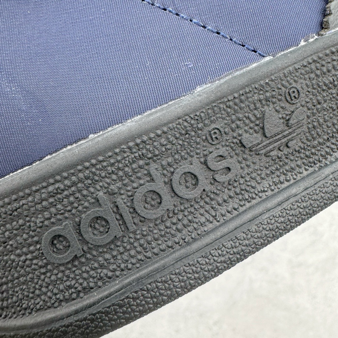 图片[10]-＃KZ神版 AD Original Gazelle Indoor Trainers 瞪羚室内鞋系列低帮复古百搭休闲运动德训风板鞋 IH9986 独家前帮工艺加持 全套原纸板楦头开发 每道工序同步公司流程 确保原汁原味 完美呈现原鞋版型 原厂高频磨具加持 精准内部资源对接 Logo字体百分百还原 原厂特供纳米纤维板 区别市面劣质纸板中底 原厂海玻璃鞋垫 中置乳胶足弓支撑垫 正确3/2横条宽版背胶 一比一鞋头弧度高度鞋身弧度 烫金亮度高频深浅同步原鞋 独家私模最大47.5 半透明橡胶大底 原厂定制长毛翻毛皮组合环保纤维革鞋面 原厂港宝加持定型后跟R度完美 原厂高频磨具加持 Logo字体 凹凸明显 轮廓分明 描漆定位精准 三道杠为尖角45°锯齿状 高频立体感很强 区别圆形锯齿 已最大程度还原公司 欢迎对比 将复古进行到底 简约流畅 三十年不变经典 这款Gazelle运动鞋 无论面料、配色、质感或设计 都只在重现其1991年原款的经典 皮革鞋面 撞色三条纹和鞋跟标的设计 力求呈现90年代的经典复古风潮 Samba火热的同时 也带动了其它的复古鞋型 Gazelle便是其中一只 Gazelle Indoor拥有包边更宽的T字型鞋头 更好的保护运动员的前掌 浓浓的复古氛围感 非常适合现在流行的Cleanfit风格 尺码：35.5 36 36.5 37 38 38.5 39 40 40.5 41 42 42.5 43 44-选品中心