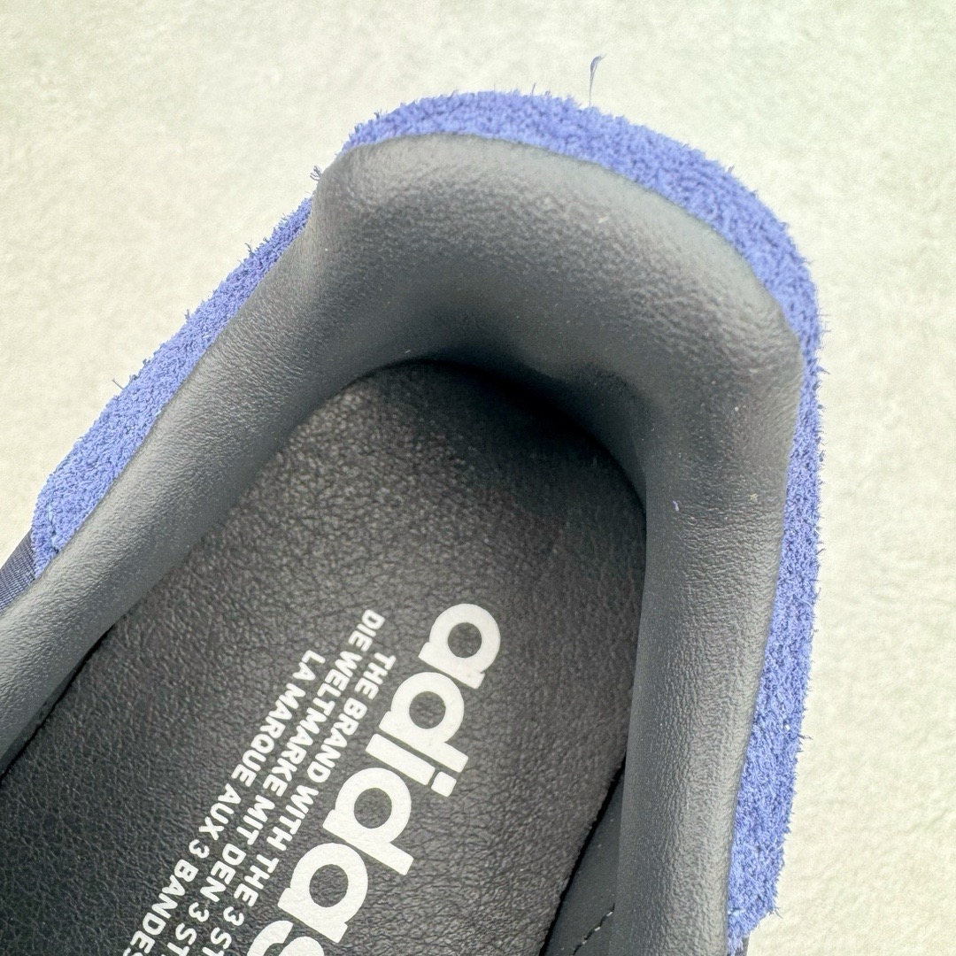 图片[12]-＃KZ神版 AD Original Gazelle Indoor Trainers 瞪羚室内鞋系列低帮复古百搭休闲运动德训风板鞋 IH9986 独家前帮工艺加持 全套原纸板楦头开发 每道工序同步公司流程 确保原汁原味 完美呈现原鞋版型 原厂高频磨具加持 精准内部资源对接 Logo字体百分百还原 原厂特供纳米纤维板 区别市面劣质纸板中底 原厂海玻璃鞋垫 中置乳胶足弓支撑垫 正确3/2横条宽版背胶 一比一鞋头弧度高度鞋身弧度 烫金亮度高频深浅同步原鞋 独家私模最大47.5 半透明橡胶大底 原厂定制长毛翻毛皮组合环保纤维革鞋面 原厂港宝加持定型后跟R度完美 原厂高频磨具加持 Logo字体 凹凸明显 轮廓分明 描漆定位精准 三道杠为尖角45°锯齿状 高频立体感很强 区别圆形锯齿 已最大程度还原公司 欢迎对比 将复古进行到底 简约流畅 三十年不变经典 这款Gazelle运动鞋 无论面料、配色、质感或设计 都只在重现其1991年原款的经典 皮革鞋面 撞色三条纹和鞋跟标的设计 力求呈现90年代的经典复古风潮 Samba火热的同时 也带动了其它的复古鞋型 Gazelle便是其中一只 Gazelle Indoor拥有包边更宽的T字型鞋头 更好的保护运动员的前掌 浓浓的复古氛围感 非常适合现在流行的Cleanfit风格 尺码：35.5 36 36.5 37 38 38.5 39 40 40.5 41 42 42.5 43 44-选品中心