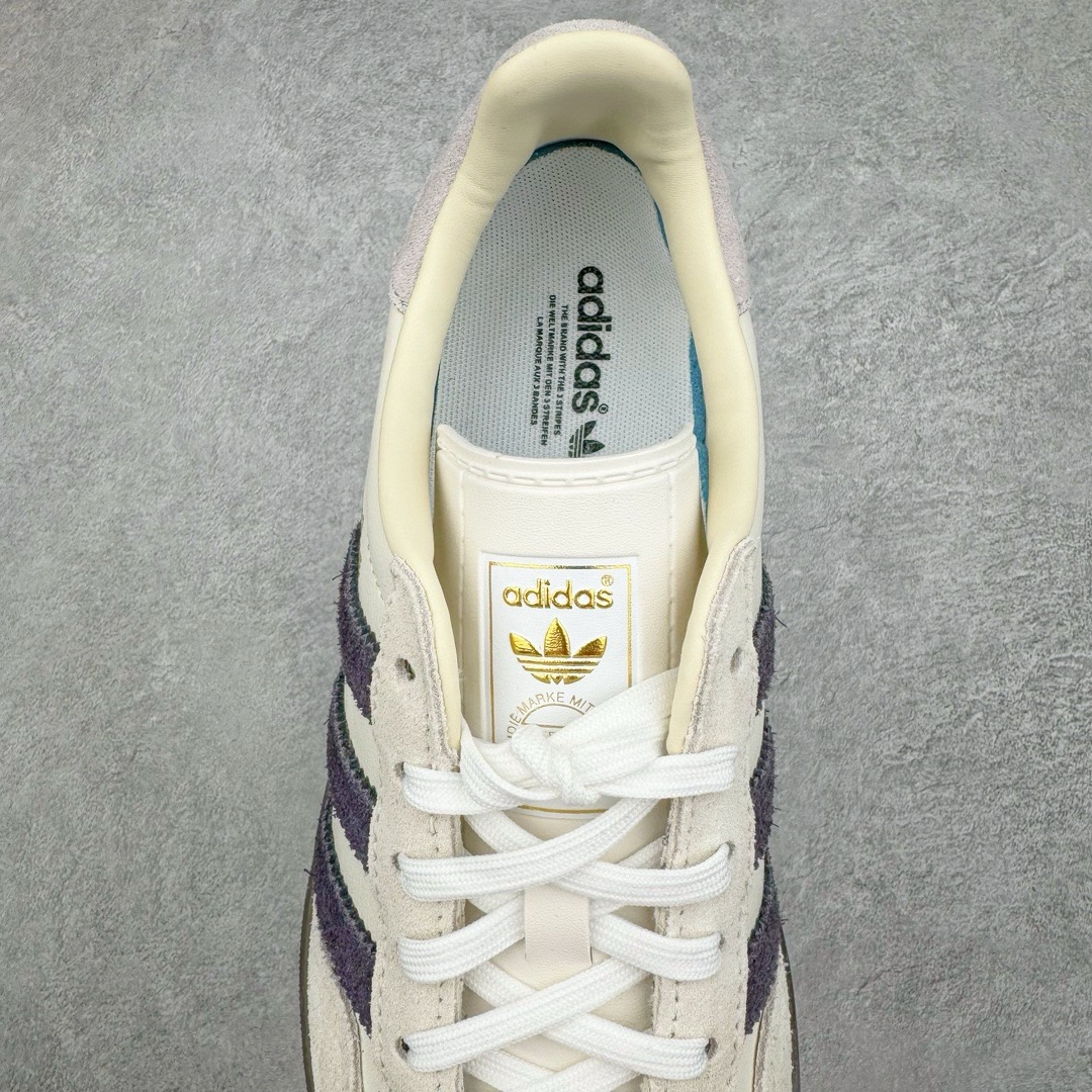 图片[5]-＃KZ神版 AD Original Gazelle Indoor Trainers 瞪羚室内鞋系列低帮复古百搭休闲运动德训风板鞋 IH8548 独家前帮工艺加持 全套原纸板楦头开发 每道工序同步公司流程 确保原汁原味 完美呈现原鞋版型 原厂高频磨具加持 精准内部资源对接 Logo字体百分百还原 原厂特供纳米纤维板 区别市面劣质纸板中底 原厂海玻璃鞋垫 中置乳胶足弓支撑垫 正确3/2横条宽版背胶 一比一鞋头弧度高度鞋身弧度 烫金亮度高频深浅同步原鞋 独家私模最大47.5 半透明橡胶大底 原厂定制长毛翻毛皮组合环保纤维革鞋面 原厂港宝加持定型后跟R度完美 原厂高频磨具加持 Logo字体 凹凸明显 轮廓分明 描漆定位精准 三道杠为尖角45°锯齿状 高频立体感很强 区别圆形锯齿 已最大程度还原公司 欢迎对比 将复古进行到底 简约流畅 三十年不变经典 这款Gazelle运动鞋 无论面料、配色、质感或设计 都只在重现其1991年原款的经典 皮革鞋面 撞色三条纹和鞋跟标的设计 力求呈现90年代的经典复古风潮 Samba火热的同时 也带动了其它的复古鞋型 Gazelle便是其中一只 Gazelle Indoor拥有包边更宽的T字型鞋头 更好的保护运动员的前掌 浓浓的复古氛围感 非常适合现在流行的Cleanfit风格 尺码：35.5 36 36.5 37 38 38.5 39 40 40.5 41 42 42.5 43 44-选品中心