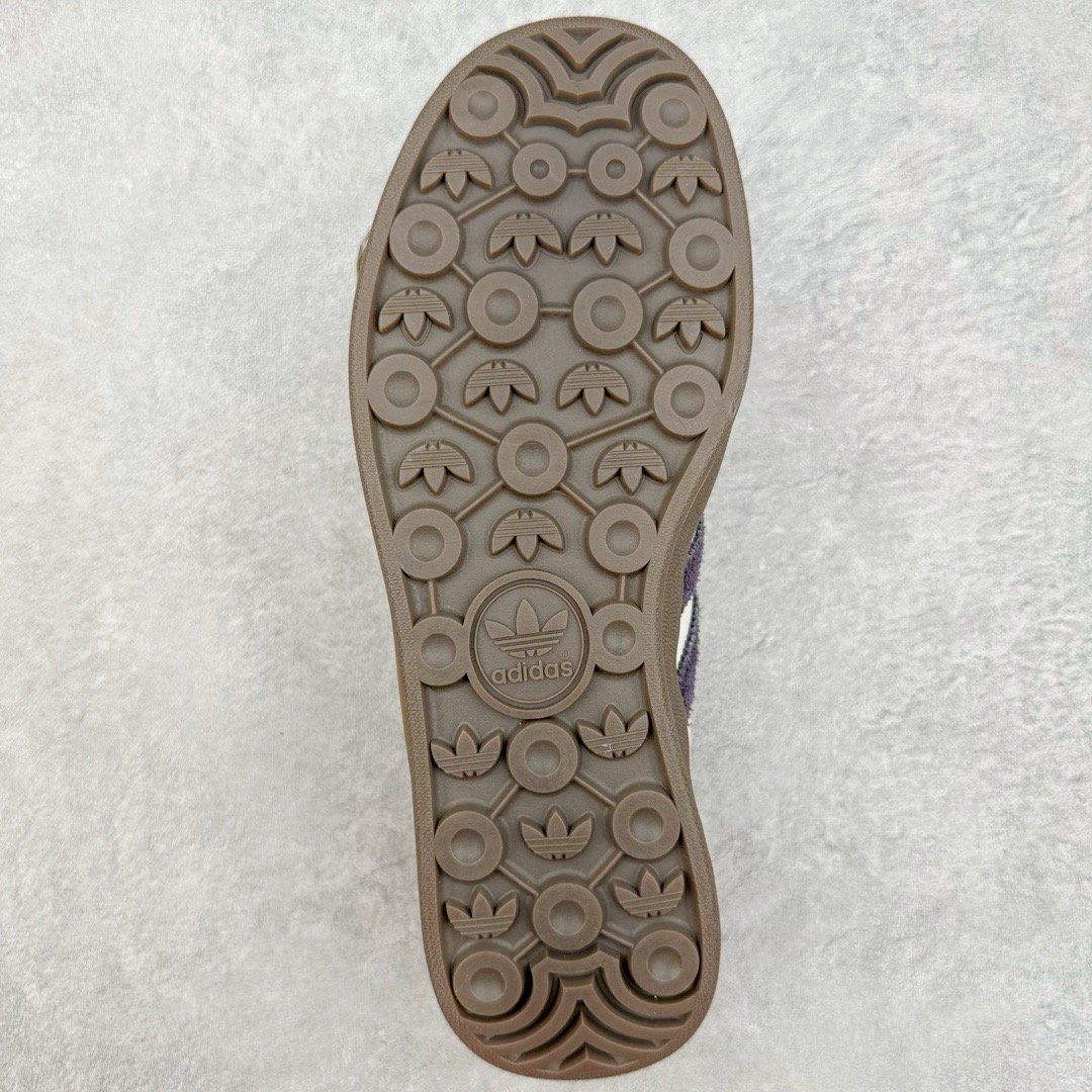 图片[9]-＃KZ神版 AD Original Gazelle Indoor Trainers 瞪羚室内鞋系列低帮复古百搭休闲运动德训风板鞋 IH8548 独家前帮工艺加持 全套原纸板楦头开发 每道工序同步公司流程 确保原汁原味 完美呈现原鞋版型 原厂高频磨具加持 精准内部资源对接 Logo字体百分百还原 原厂特供纳米纤维板 区别市面劣质纸板中底 原厂海玻璃鞋垫 中置乳胶足弓支撑垫 正确3/2横条宽版背胶 一比一鞋头弧度高度鞋身弧度 烫金亮度高频深浅同步原鞋 独家私模最大47.5 半透明橡胶大底 原厂定制长毛翻毛皮组合环保纤维革鞋面 原厂港宝加持定型后跟R度完美 原厂高频磨具加持 Logo字体 凹凸明显 轮廓分明 描漆定位精准 三道杠为尖角45°锯齿状 高频立体感很强 区别圆形锯齿 已最大程度还原公司 欢迎对比 将复古进行到底 简约流畅 三十年不变经典 这款Gazelle运动鞋 无论面料、配色、质感或设计 都只在重现其1991年原款的经典 皮革鞋面 撞色三条纹和鞋跟标的设计 力求呈现90年代的经典复古风潮 Samba火热的同时 也带动了其它的复古鞋型 Gazelle便是其中一只 Gazelle Indoor拥有包边更宽的T字型鞋头 更好的保护运动员的前掌 浓浓的复古氛围感 非常适合现在流行的Cleanfit风格 尺码：35.5 36 36.5 37 38 38.5 39 40 40.5 41 42 42.5 43 44-选品中心