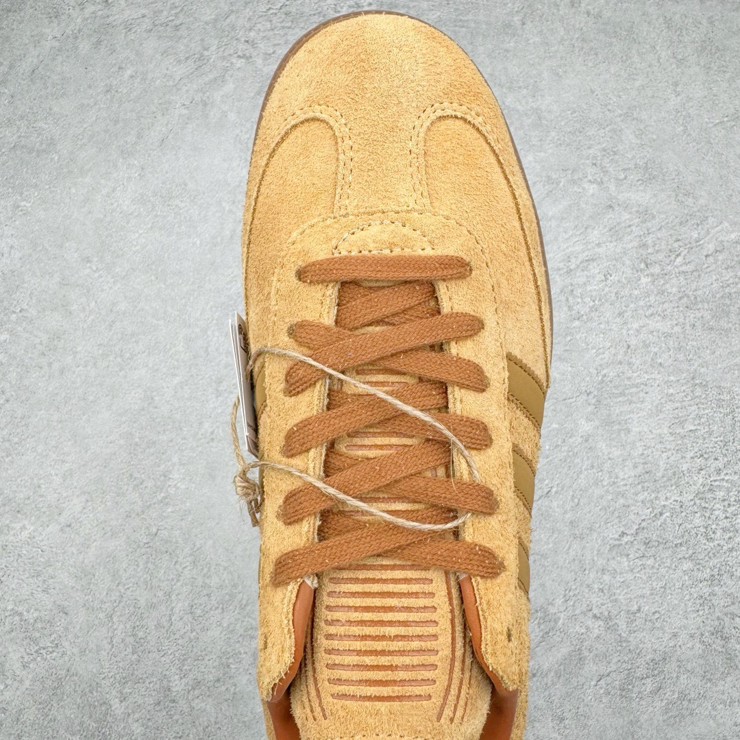 图片[4]-＃KZ神版 JJJJound x AD Originals Samba Classic 桑巴舞系列绅士德训足球风百搭低帮休闲运动板鞋 联名小麦色 ID8709 全套原厂纸板冲刀加持 独家原档案私模RB橡胶大底 含胶量硬度原鞋一致 正确拉帮鞋垫背胶 原厂标裁支持鉴定 高密度丽新布中底 内置环保海玻璃鞋垫 全鞋电脑针车零偏差 产品品控稳定性领先行业 原厂港宝加持定型后跟R度完美 近两年JJJJound这个名字在鞋圈迅速蹿红，关键是跟它联名的球鞋就没有好抢的。无论是 New Balance、ASICS 还是 Salomon，起步就是市价翻倍。最近，JJJJound x Originals联名鞋的登场日期终于确定。分别以黑色、小麦色为主调，除了配色以外，两双鞋的质感也有很大不同。作为合作企划里的金字招牌，JJJJound 善于利用自己的极简美学挖掘品牌的全新风貌，本次 JJJJound 携手 Originals 选用大热鞋款 Samba 为蓝本，将鞋款的街头气质无痕转变为「静奢风」。鞋款肉眼可见的被赋予了难得的质感，黑白两色都采用了黄色优质皮革内衬以呼应生胶大底，取消了鞋舌的 Logo 转而采用压纹处理使得鞋款整体氛围更加静谧、奢华。同时为了彰显本次合作鞋款的身份，双方合作标识和 JJJJound Logo 被分别印在鞋口内侧和鞋垫上。尺码：35.5 36 36.5 37.5 38 38.5 39 40 40.5 41 42 42.5 43 44 44.5 45-选品中心