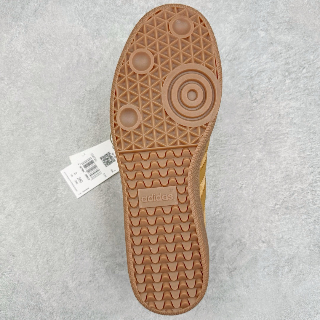 图片[9]-＃KZ神版 JJJJound x AD Originals Samba Classic 桑巴舞系列绅士德训足球风百搭低帮休闲运动板鞋 联名小麦色 ID8709 全套原厂纸板冲刀加持 独家原档案私模RB橡胶大底 含胶量硬度原鞋一致 正确拉帮鞋垫背胶 原厂标裁支持鉴定 高密度丽新布中底 内置环保海玻璃鞋垫 全鞋电脑针车零偏差 产品品控稳定性领先行业 原厂港宝加持定型后跟R度完美 近两年JJJJound这个名字在鞋圈迅速蹿红，关键是跟它联名的球鞋就没有好抢的。无论是 New Balance、ASICS 还是 Salomon，起步就是市价翻倍。最近，JJJJound x Originals联名鞋的登场日期终于确定。分别以黑色、小麦色为主调，除了配色以外，两双鞋的质感也有很大不同。作为合作企划里的金字招牌，JJJJound 善于利用自己的极简美学挖掘品牌的全新风貌，本次 JJJJound 携手 Originals 选用大热鞋款 Samba 为蓝本，将鞋款的街头气质无痕转变为「静奢风」。鞋款肉眼可见的被赋予了难得的质感，黑白两色都采用了黄色优质皮革内衬以呼应生胶大底，取消了鞋舌的 Logo 转而采用压纹处理使得鞋款整体氛围更加静谧、奢华。同时为了彰显本次合作鞋款的身份，双方合作标识和 JJJJound Logo 被分别印在鞋口内侧和鞋垫上。尺码：35.5 36 36.5 37.5 38 38.5 39 40 40.5 41 42 42.5 43 44 44.5 45-选品中心