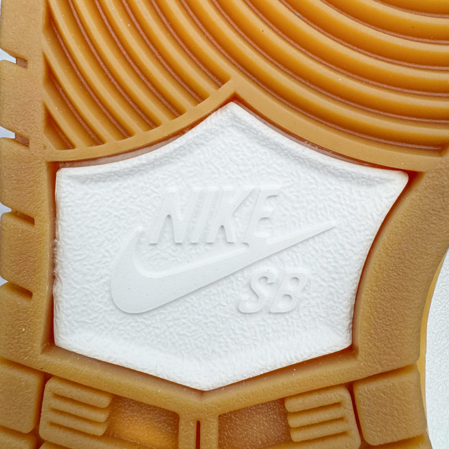 图片[21]-＃KZ神版 NK SB DUNK Low 蓝生胶 FJ1674-401 毫无疑问市场中端王者 全码福利开炸 长期补货价格一步到位 毫无疑问市场中端王者 实力大厂出品 新配色陆续开发 利润个位数只为口碑 全套原纸板楦头开发 确保原汁原味 完美呈现DUNK版型 一比一鞋头弧度高度鞋身弧度 此版本只针对中端市场 皮料材质有所更替 其他数据细节工艺流程均保持一致 绝不口嗨 细节品控鞋型随意对比 独家私模官方第六代原厂航空铝磨具打磨大底 鞋头坡度极致还原 无解鞋型 原盒原配 圈内天花板工艺 原厂玻璃冲刀 超高清洁度 全鞋零毛边皮料切割 原厂中底布点胶 中底布拉帮走线遵循公司 尺码：36 36.5 37.5 38 38.5 39 40 40.5 41 42 42.5 43 44 44.5 45 46 47.5-选品中心