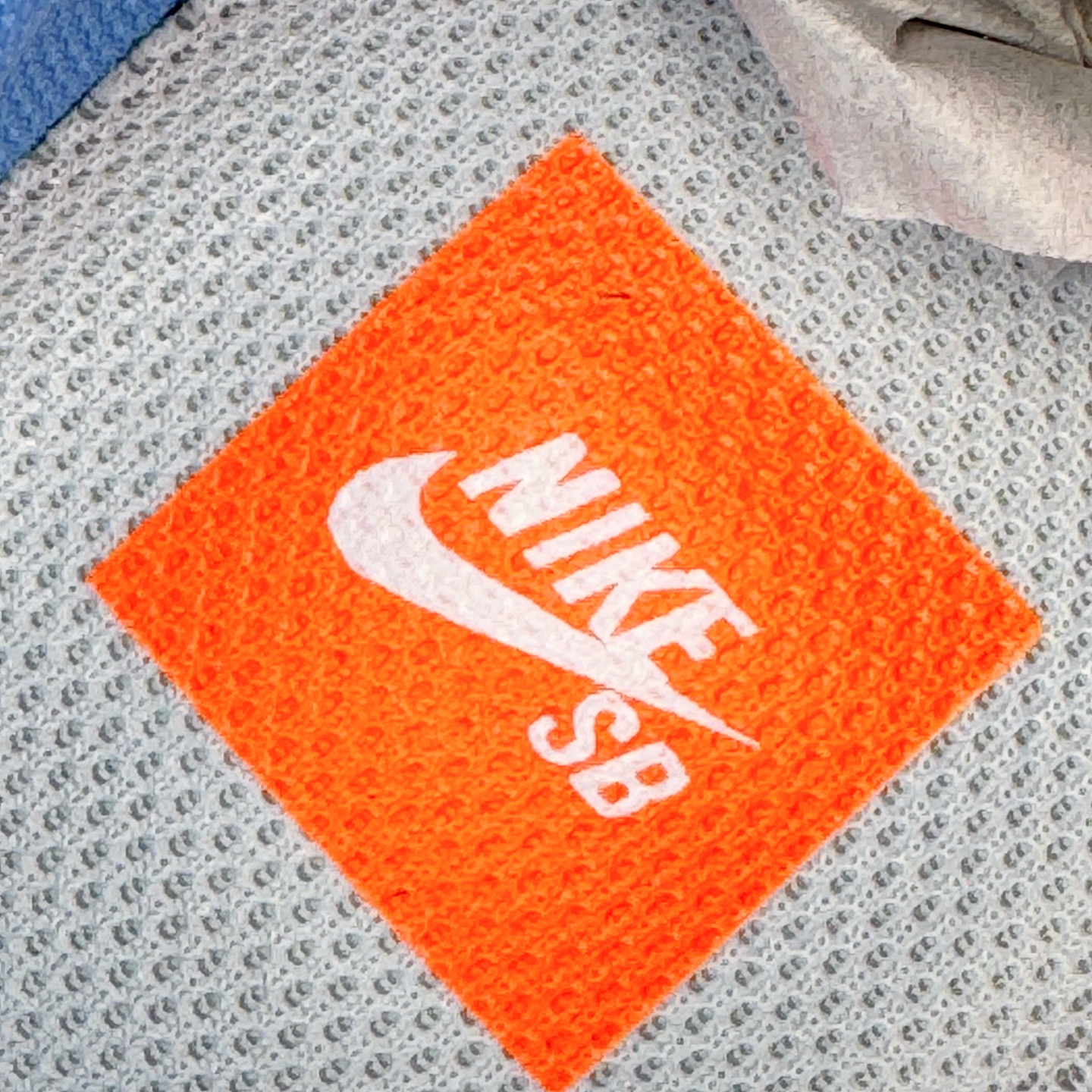 图片[13]-＃KZ神版 NK SB DUNK Low 蓝生胶 FJ1674-401 毫无疑问市场中端王者 全码福利开炸 长期补货价格一步到位 毫无疑问市场中端王者 实力大厂出品 新配色陆续开发 利润个位数只为口碑 全套原纸板楦头开发 确保原汁原味 完美呈现DUNK版型 一比一鞋头弧度高度鞋身弧度 此版本只针对中端市场 皮料材质有所更替 其他数据细节工艺流程均保持一致 绝不口嗨 细节品控鞋型随意对比 独家私模官方第六代原厂航空铝磨具打磨大底 鞋头坡度极致还原 无解鞋型 原盒原配 圈内天花板工艺 原厂玻璃冲刀 超高清洁度 全鞋零毛边皮料切割 原厂中底布点胶 中底布拉帮走线遵循公司 尺码：36 36.5 37.5 38 38.5 39 40 40.5 41 42 42.5 43 44 44.5 45 46 47.5-选品中心