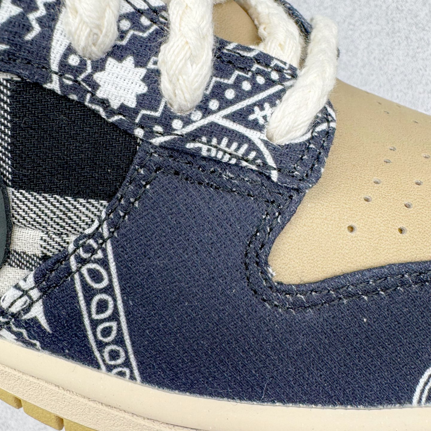 图片[20]-＃KZ神版 Travis Scott x NK SB Dunk Low TS联名腰果花 CT5053-001 毫无疑问市场中端王者 全码福利开炸 长期补货价格一步到位 毫无疑问市场中端王者 实力大厂出品 新配色陆续开发 利润个位数只为口碑 全套原纸板楦头开发 确保原汁原味 完美呈现DUNK版型 一比一鞋头弧度高度鞋身弧度 此版本只针对中端市场 皮料材质有所更替 其他数据细节工艺流程均保持一致 绝不口嗨 细节品控鞋型随意对比 独家私模官方第六代原厂航空铝磨具打磨大底 鞋头坡度极致还原 无解鞋型 原盒原配 圈内天花板工艺 原厂玻璃冲刀 超高清洁度 全鞋零毛边皮料切割 原厂中底布点胶 中底布拉帮走线遵循公司 尺码：36 36.5 37.5 38 38.5 39 40 40.5 41 42 42.5 43 44 44.5 45 46 47.5-选品中心