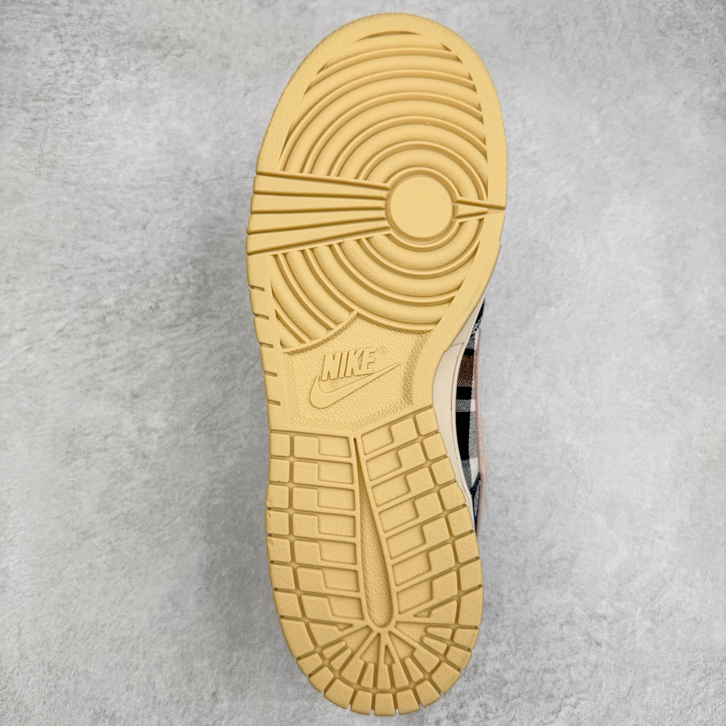 图片[9]-＃KZ神版 Travis Scott x NK SB Dunk Low TS联名腰果花 CT5053-001 毫无疑问市场中端王者 全码福利开炸 长期补货价格一步到位 毫无疑问市场中端王者 实力大厂出品 新配色陆续开发 利润个位数只为口碑 全套原纸板楦头开发 确保原汁原味 完美呈现DUNK版型 一比一鞋头弧度高度鞋身弧度 此版本只针对中端市场 皮料材质有所更替 其他数据细节工艺流程均保持一致 绝不口嗨 细节品控鞋型随意对比 独家私模官方第六代原厂航空铝磨具打磨大底 鞋头坡度极致还原 无解鞋型 原盒原配 圈内天花板工艺 原厂玻璃冲刀 超高清洁度 全鞋零毛边皮料切割 原厂中底布点胶 中底布拉帮走线遵循公司 尺码：36 36.5 37.5 38 38.5 39 40 40.5 41 42 42.5 43 44 44.5 45 46 47.5-选品中心