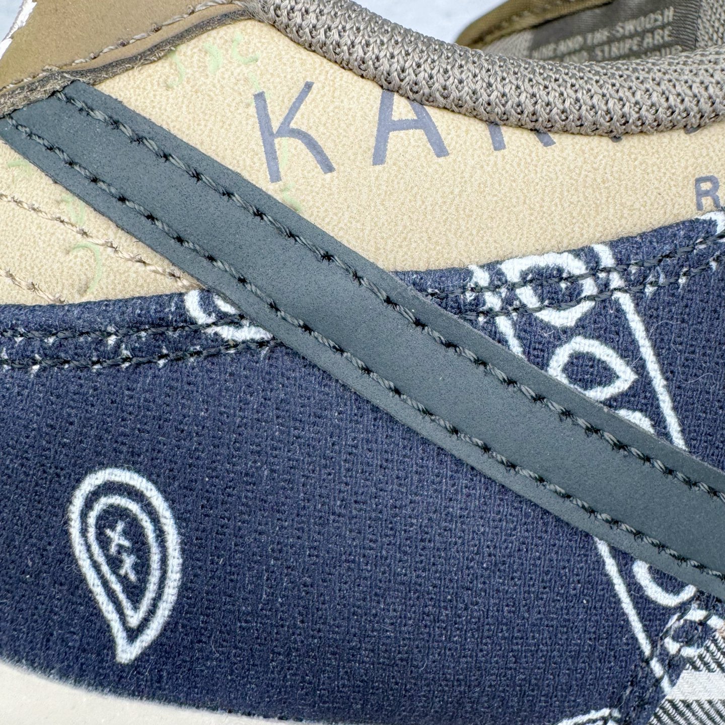 图片[19]-＃KZ神版 Travis Scott x NK SB Dunk Low TS联名腰果花 CT5053-001 毫无疑问市场中端王者 全码福利开炸 长期补货价格一步到位 毫无疑问市场中端王者 实力大厂出品 新配色陆续开发 利润个位数只为口碑 全套原纸板楦头开发 确保原汁原味 完美呈现DUNK版型 一比一鞋头弧度高度鞋身弧度 此版本只针对中端市场 皮料材质有所更替 其他数据细节工艺流程均保持一致 绝不口嗨 细节品控鞋型随意对比 独家私模官方第六代原厂航空铝磨具打磨大底 鞋头坡度极致还原 无解鞋型 原盒原配 圈内天花板工艺 原厂玻璃冲刀 超高清洁度 全鞋零毛边皮料切割 原厂中底布点胶 中底布拉帮走线遵循公司 尺码：36 36.5 37.5 38 38.5 39 40 40.5 41 42 42.5 43 44 44.5 45 46 47.5-选品中心