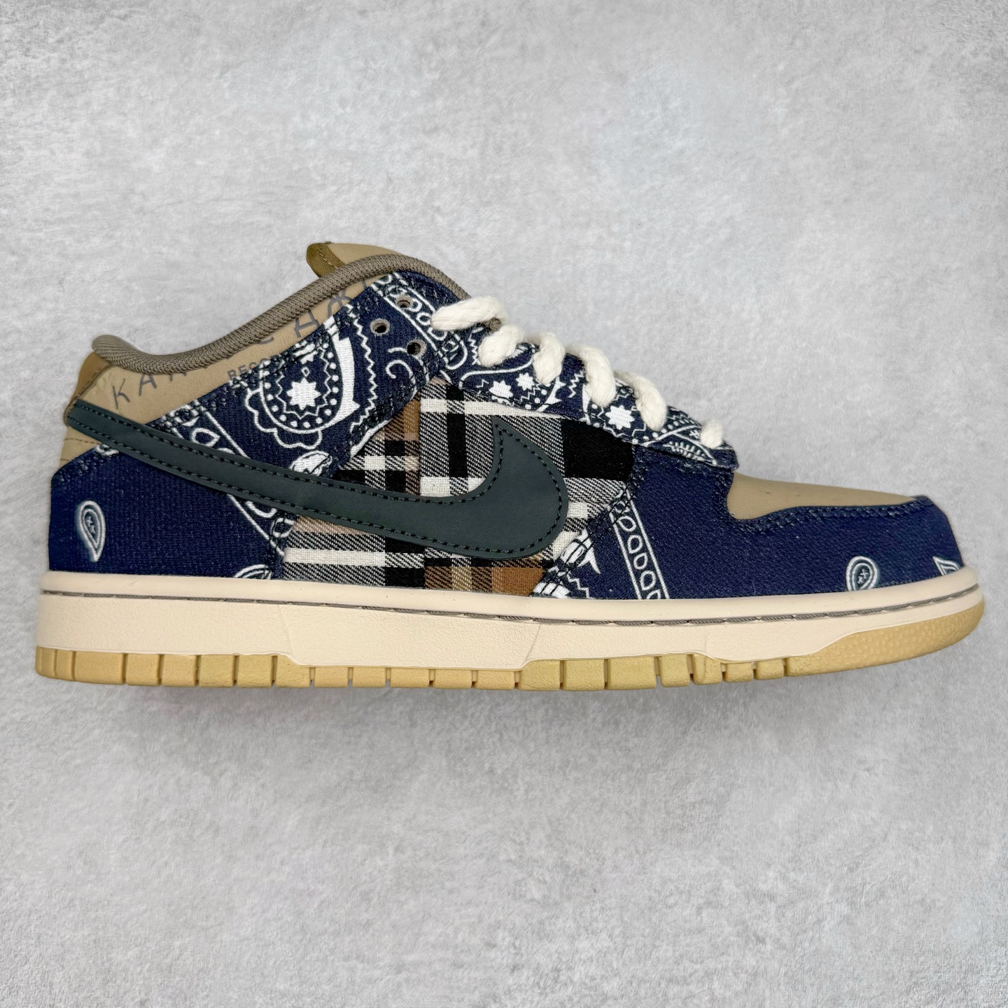 ＃KZ神版 Travis Scott x NK SB Dunk Low TS联名腰果花 CT5053-001 毫无疑问市场中端王者 全码福利开炸 长期补货价格一步到位 毫无疑问市场中端王者 实力大厂出品 新配色陆续开发 利润个位数只为口碑 全套原纸板楦头开发 确保原汁原味 完美呈现DUNK版型 一比一鞋头弧度高度鞋身弧度 此版本只针对中端市场 皮料材质有所更替 其他数据细节工艺流程均保持一致 绝不口嗨 细节品控鞋型随意对比 独家私模官方第六代原厂航空铝磨具打磨大底 鞋头坡度极致还原 无解鞋型 原盒原配 圈内天花板工艺 原厂玻璃冲刀 超高清洁度 全鞋零毛边皮料切割 原厂中底布点胶 中底布拉帮走线遵循公司 尺码：36 36.5 37.5 38 38.5 39 40 40.5 41 42 42.5 43 44 44.5 45 46 47.5-选品中心