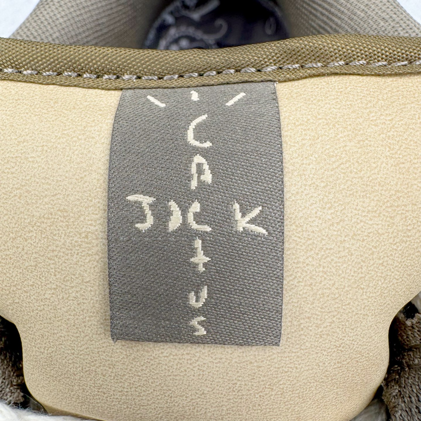 图片[15]-＃KZ神版 Travis Scott x NK SB Dunk Low TS联名腰果花 CT5053-001 毫无疑问市场中端王者 全码福利开炸 长期补货价格一步到位 毫无疑问市场中端王者 实力大厂出品 新配色陆续开发 利润个位数只为口碑 全套原纸板楦头开发 确保原汁原味 完美呈现DUNK版型 一比一鞋头弧度高度鞋身弧度 此版本只针对中端市场 皮料材质有所更替 其他数据细节工艺流程均保持一致 绝不口嗨 细节品控鞋型随意对比 独家私模官方第六代原厂航空铝磨具打磨大底 鞋头坡度极致还原 无解鞋型 原盒原配 圈内天花板工艺 原厂玻璃冲刀 超高清洁度 全鞋零毛边皮料切割 原厂中底布点胶 中底布拉帮走线遵循公司 尺码：36 36.5 37.5 38 38.5 39 40 40.5 41 42 42.5 43 44 44.5 45 46 47.5-选品中心