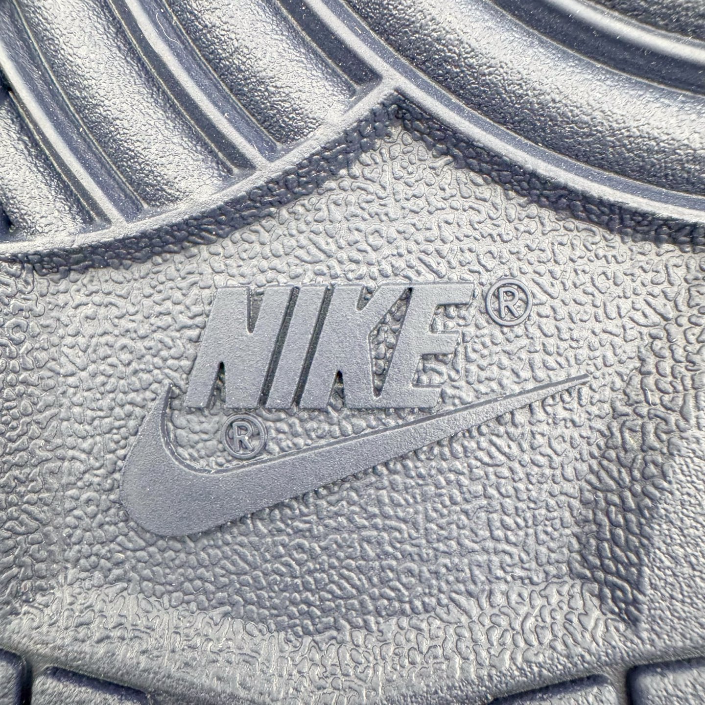 图片[17]-＃KZ神版 NK Dunk Low 蓝灰 IB3079-400 毫无疑问市场中端王者 全码福利开炸 长期补货价格一步到位 毫无疑问市场中端王者 实力大厂出品 新配色陆续开发 利润个位数只为口碑 全套原纸板楦头开发 确保原汁原味 完美呈现DUNK版型 一比一鞋头弧度高度鞋身弧度 此版本只针对中端市场 皮料材质有所更替 其他数据细节工艺流程均保持一致 绝不口嗨 细节品控鞋型随意对比 独家私模官方第六代原厂航空铝磨具打磨大底 鞋头坡度极致还原 无解鞋型 原盒原配 圈内天花板工艺 原厂玻璃冲刀 超高清洁度 全鞋零毛边皮料切割 原厂中底布点胶 中底布拉帮走线遵循公司 尺码：36 36.5 37.5 38 38.5 39 40 40.5 41 42 42.5 43 44 44.5 45 46 47.5 48.5-选品中心