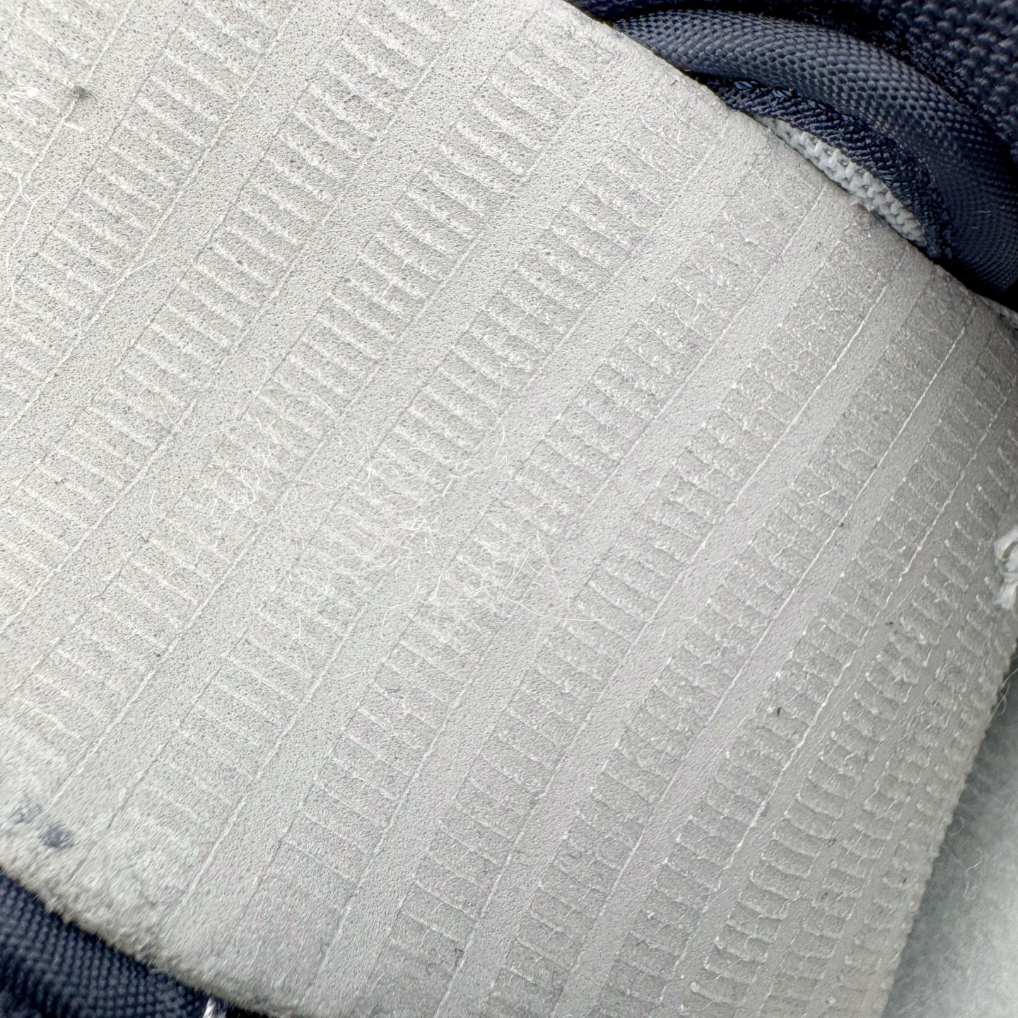 图片[11]-＃KZ神版 NK Dunk Low 蓝灰 IB3079-400 毫无疑问市场中端王者 全码福利开炸 长期补货价格一步到位 毫无疑问市场中端王者 实力大厂出品 新配色陆续开发 利润个位数只为口碑 全套原纸板楦头开发 确保原汁原味 完美呈现DUNK版型 一比一鞋头弧度高度鞋身弧度 此版本只针对中端市场 皮料材质有所更替 其他数据细节工艺流程均保持一致 绝不口嗨 细节品控鞋型随意对比 独家私模官方第六代原厂航空铝磨具打磨大底 鞋头坡度极致还原 无解鞋型 原盒原配 圈内天花板工艺 原厂玻璃冲刀 超高清洁度 全鞋零毛边皮料切割 原厂中底布点胶 中底布拉帮走线遵循公司 尺码：36 36.5 37.5 38 38.5 39 40 40.5 41 42 42.5 43 44 44.5 45 46 47.5 48.5-选品中心